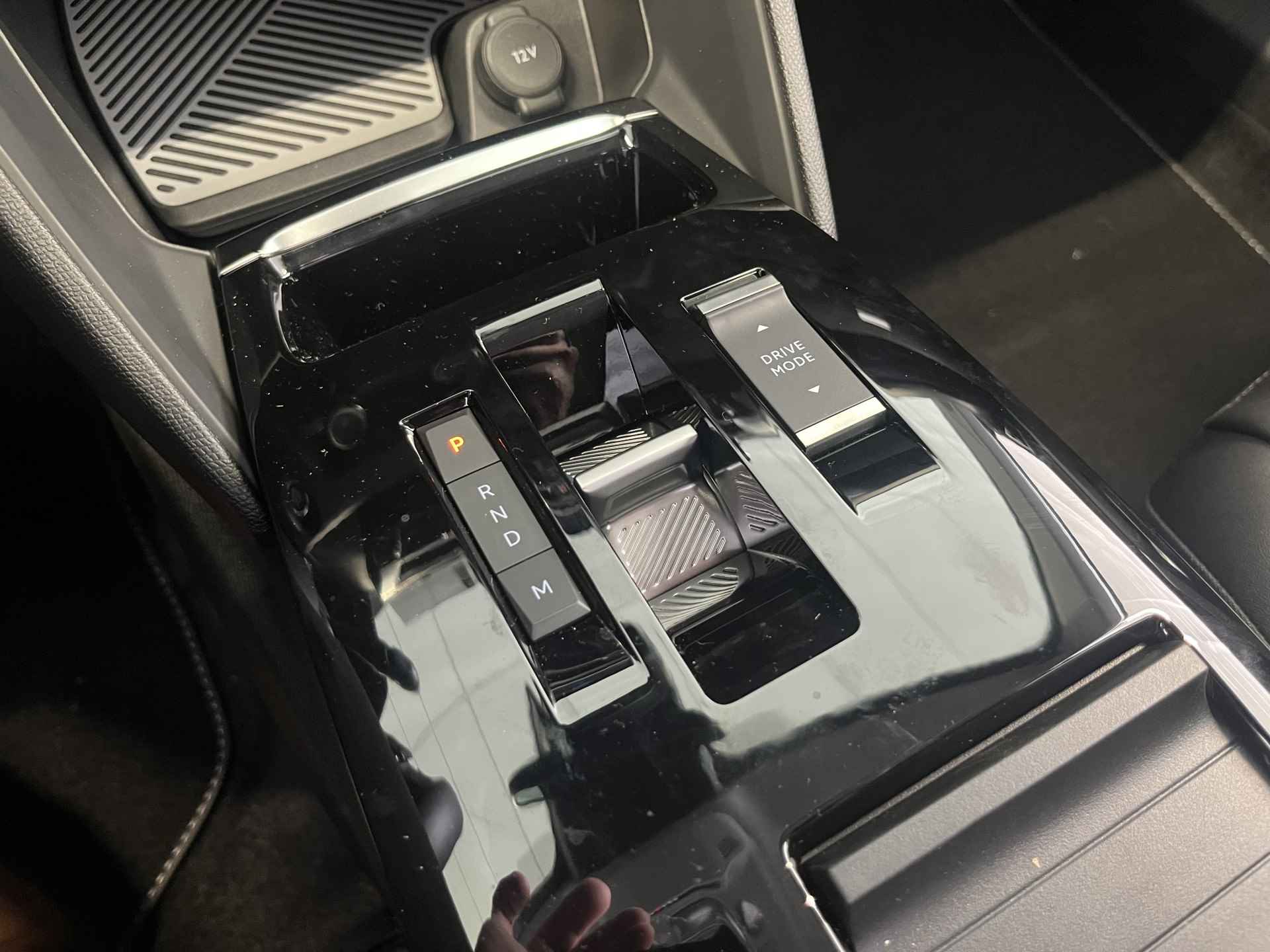 Citroën C4 X 1.2 Puretech Shine | Navigatie | Camera | Cruise control | Climate control | Head up display | Airco - 30/42