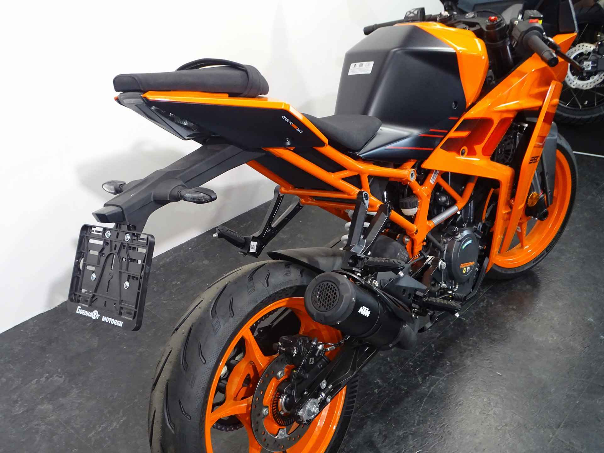 KTM RC 390 - 3/7