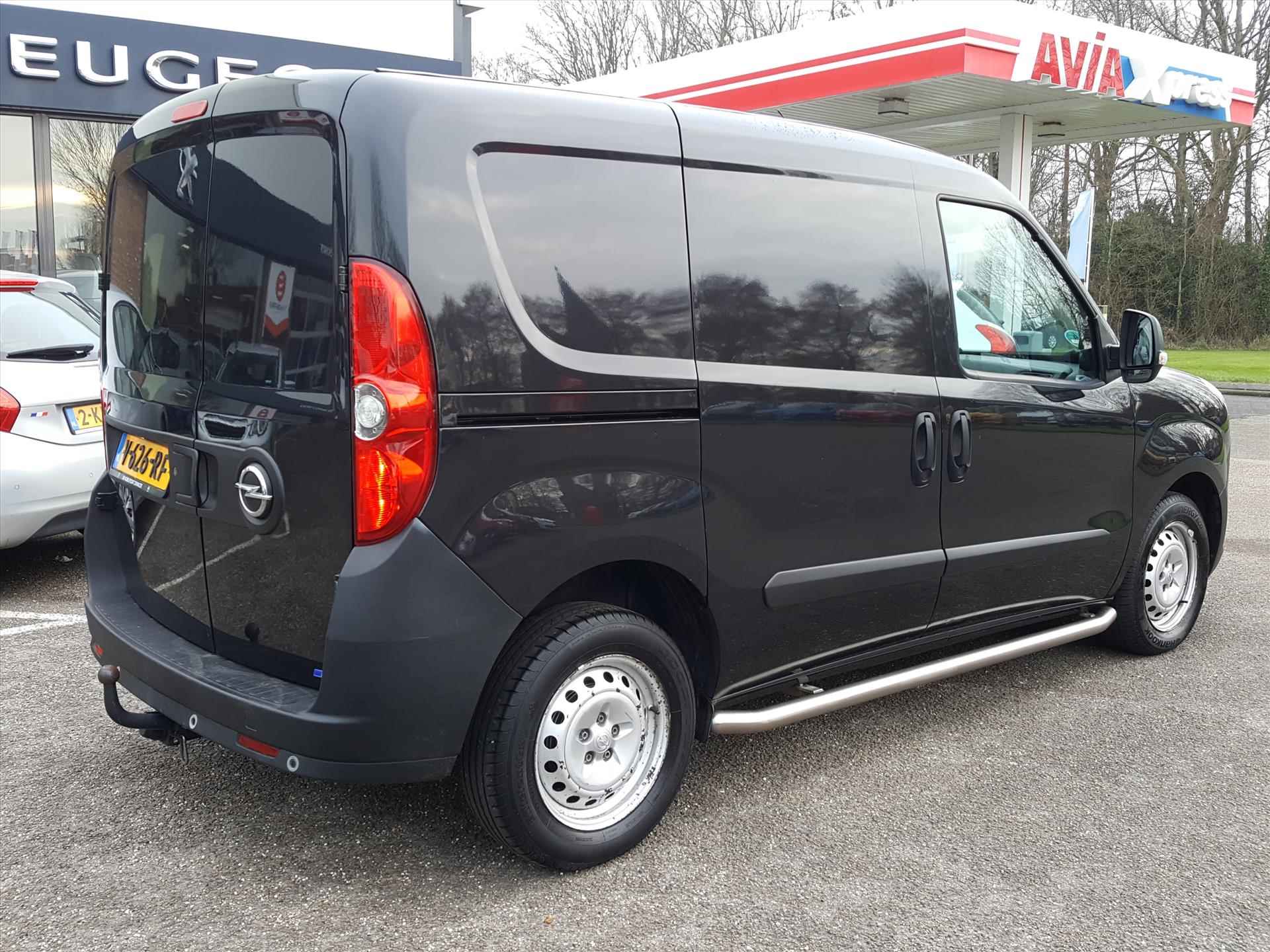 Opel Combo 1.3 D 95PK 2P TREKHAAK | Airco | Cruise control | Bluetooth | Sidebars | Parkeersensoren achter | Zijschuifdeur | Vloer + betimmering laadruimte - 4/46