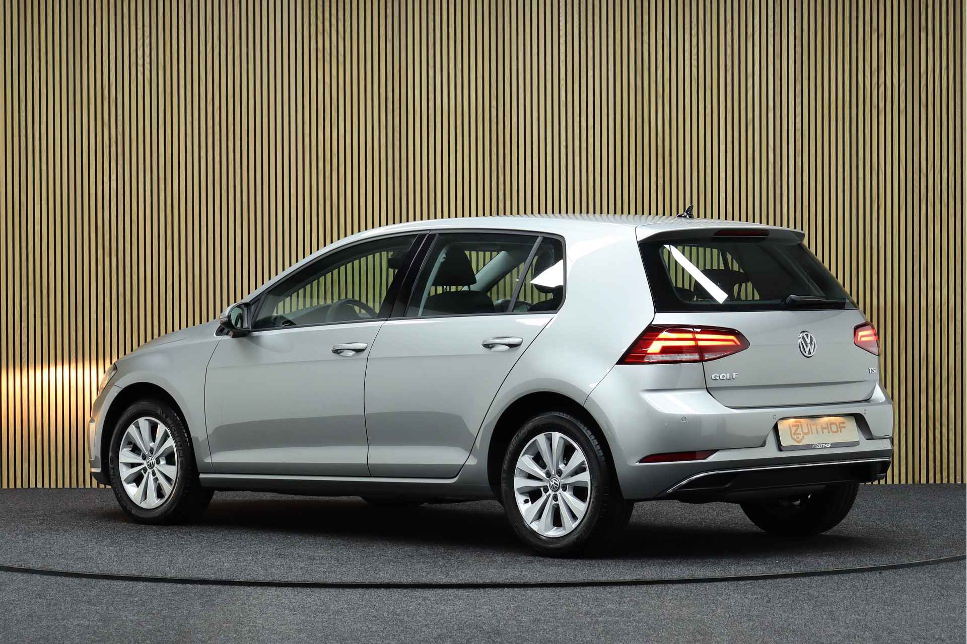 Volkswagen Golf 1.0 TSI Comfortline Business | Apple Carplay & Android Auto | Navigatie | Camera | Parkeerhulp | Stoelverwarming | Adaptive-cruise - 3/48