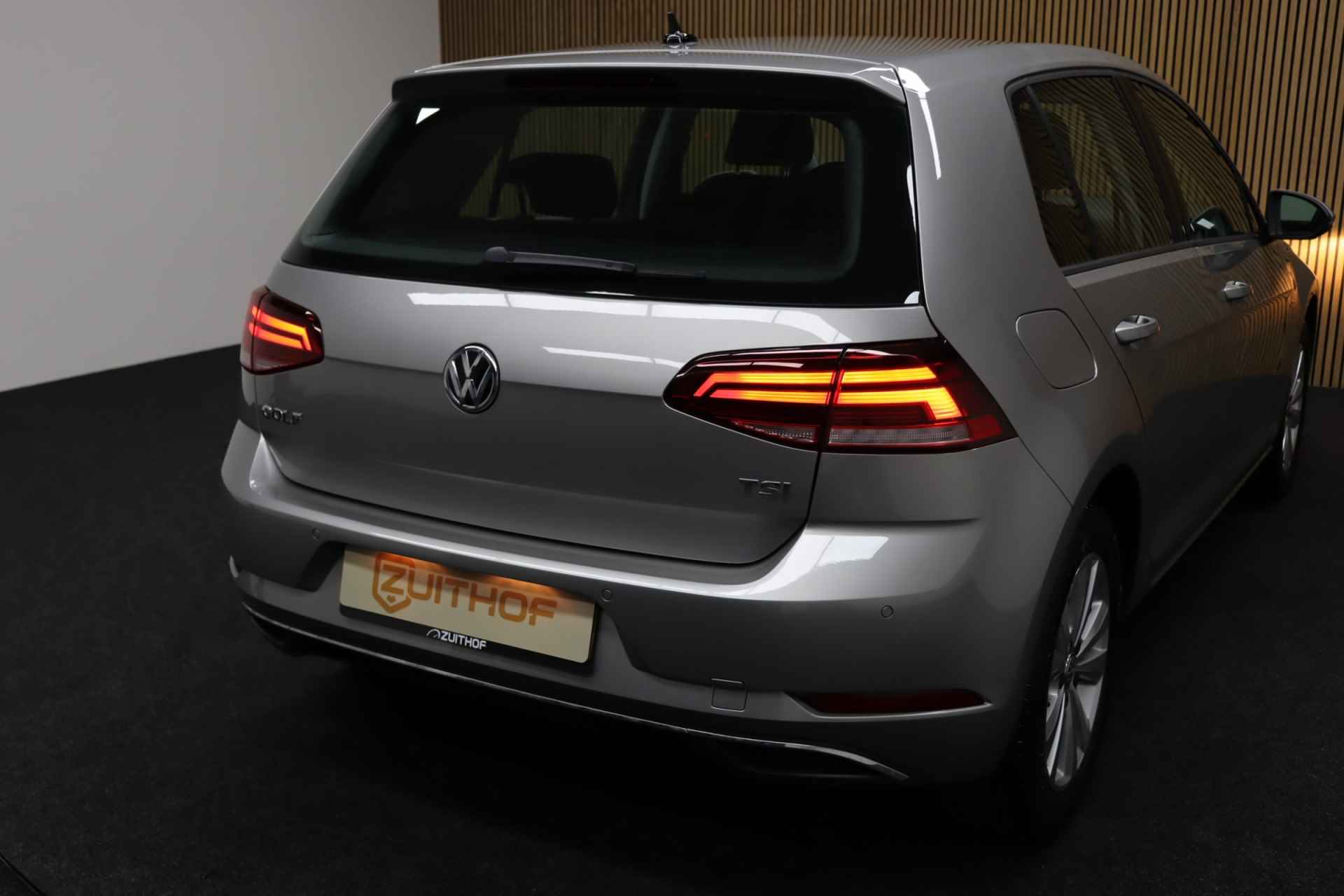 Volkswagen Golf 1.0 TSI Comfortline Business | Apple Carplay & Android Auto | Navigatie | Camera | Parkeerhulp | Stoelverwarming | Adaptive-cruise - 5/48