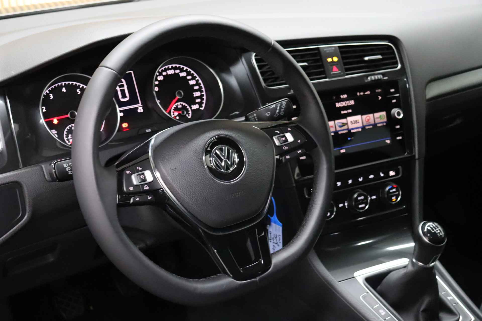 Volkswagen Golf 1.0 TSI Comfortline Business | Apple Carplay & Android Auto | Navigatie | Camera | Parkeerhulp | Stoelverwarming | Adaptive-cruise - 16/48