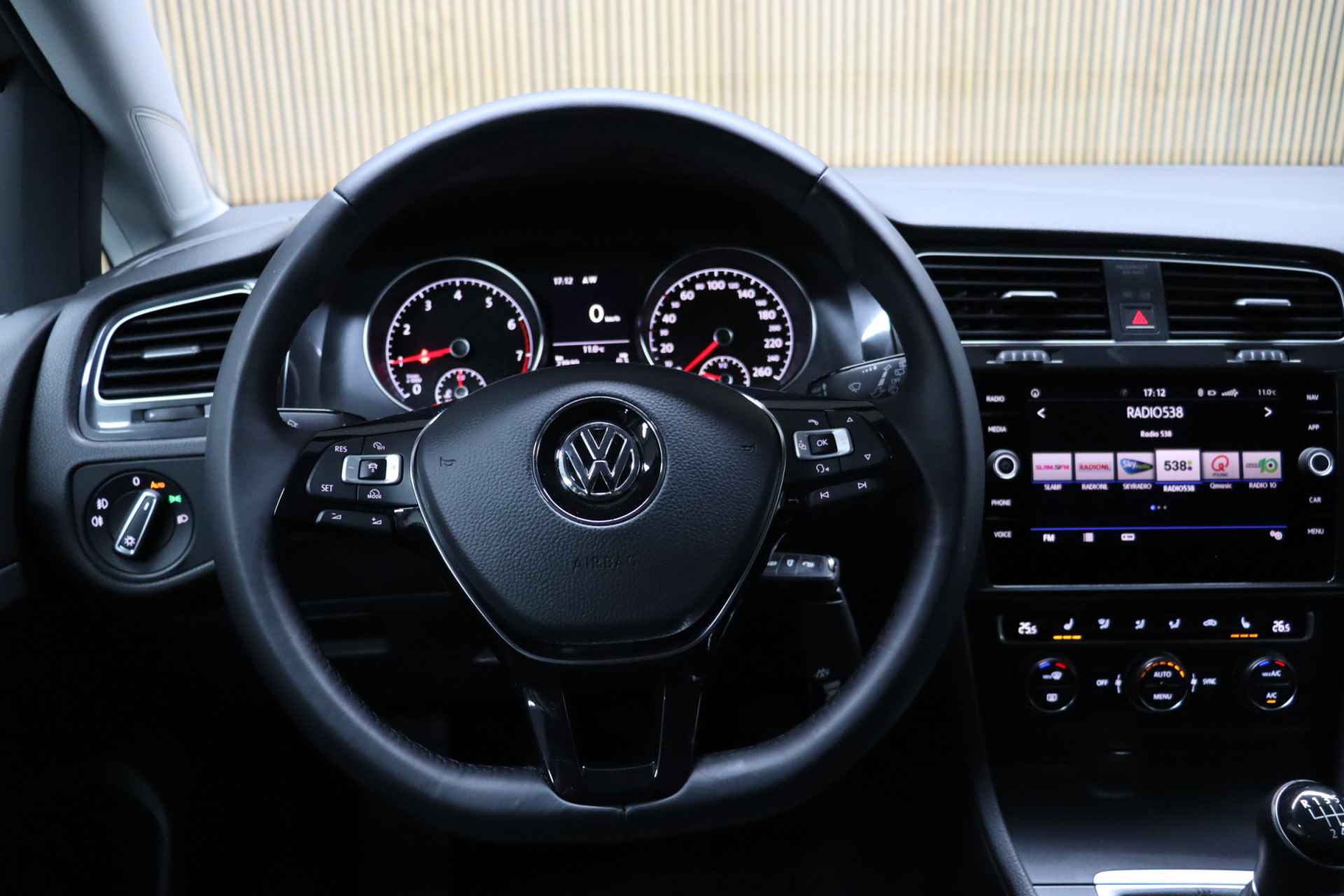 Volkswagen Golf 1.0 TSI Comfortline Business | Apple Carplay & Android Auto | Navigatie | Camera | Parkeerhulp | Stoelverwarming | Adaptive-cruise - 19/48