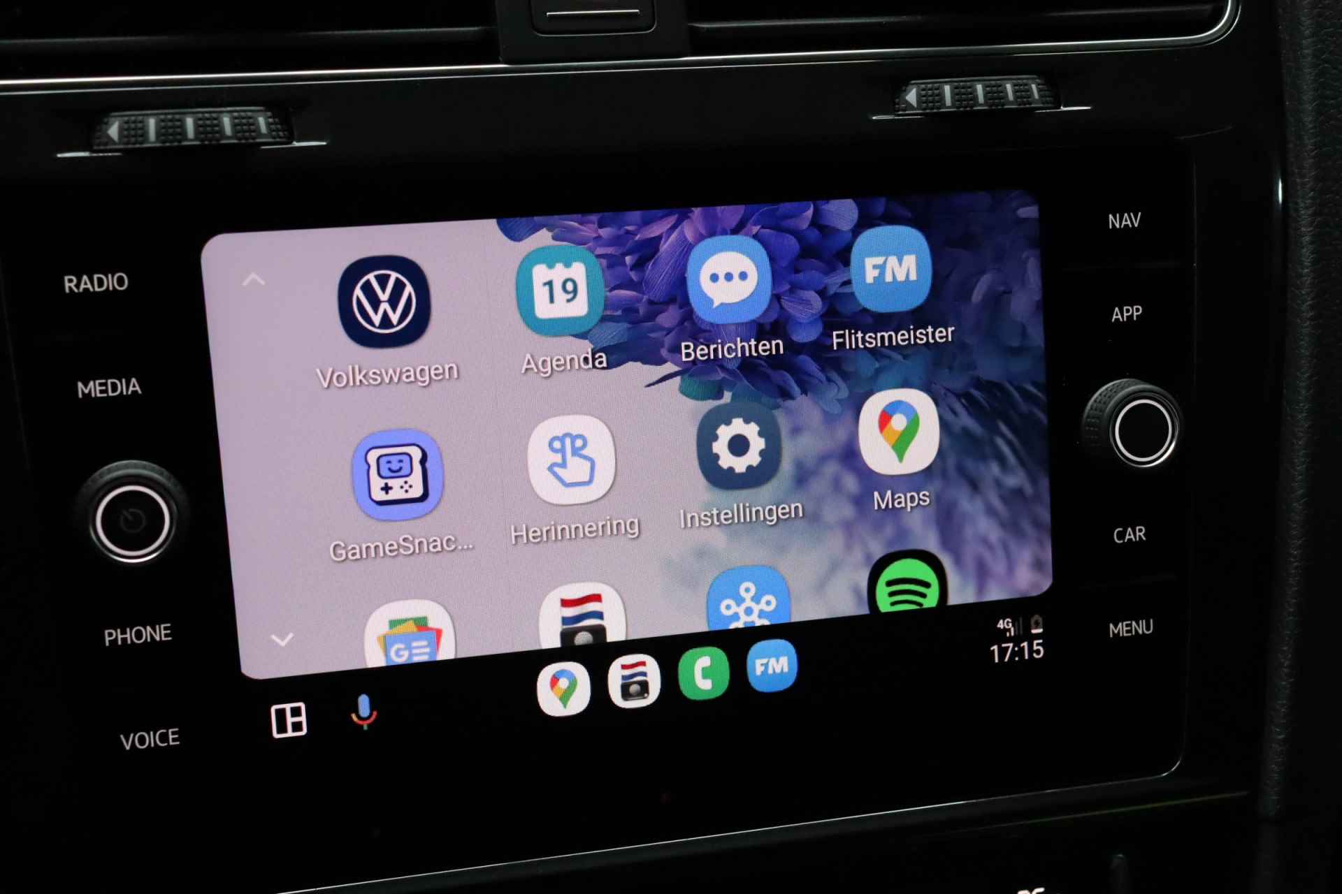 Volkswagen Golf 1.0 TSI Comfortline Business | Apple Carplay & Android Auto | Navigatie | Camera | Parkeerhulp | Stoelverwarming | Adaptive-cruise - 37/48