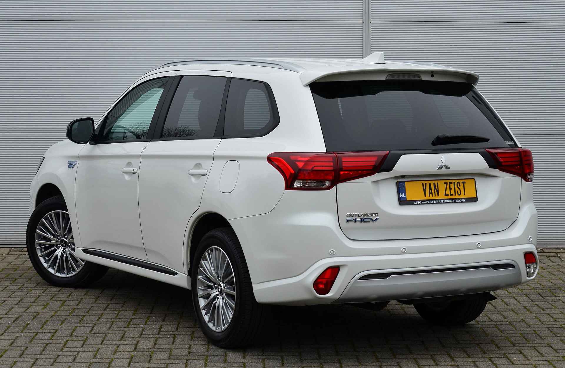 Mitsubishi Outlander PHEV 2.4 INTENSE PLUS 4WD | PLUG IN HYBRID | V2G | ADAPTIEF CRUISE | FABRIEKGARANTIE TOT 20-10-2029* | ALL IN RIJKLAARPRIJS - 8/47