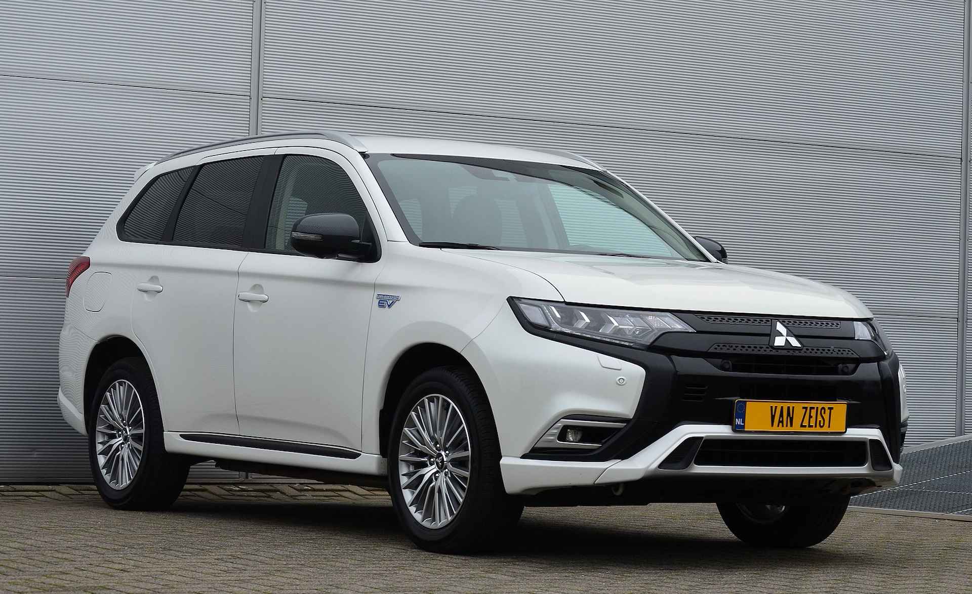 Mitsubishi Outlander PHEV 2.4 INTENSE PLUS 4WD | PLUG IN HYBRID | V2G | ADAPTIEF CRUISE | FABRIEKGARANTIE TOT 20-10-2029* | ALL IN RIJKLAARPRIJS - 13/47