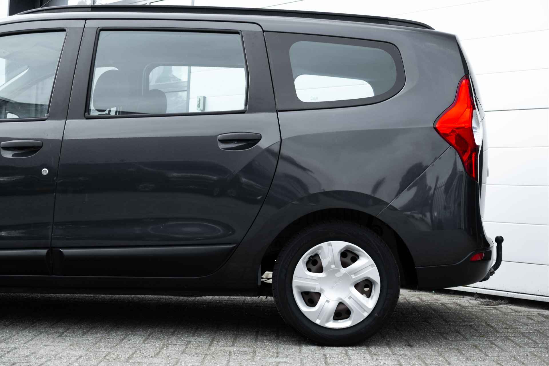 Dacia Lodgy 1.2 TCe Robust 5 PERSOONS | Lage KM stand ! | Geen Airco | Trekhaak | | incl. Bovag rijklaarpakket met 12 maanden garantie | - 18/40