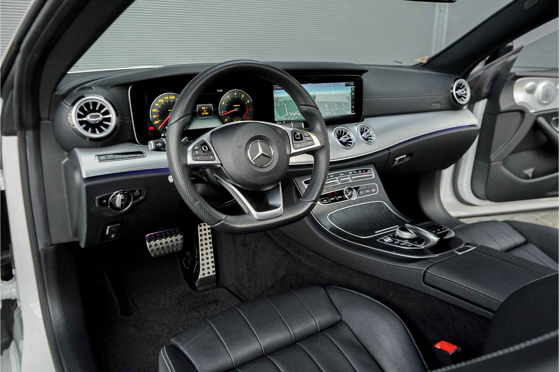 Mercedes-Benz E-Klasse Coupé 200 Premium AMG Pano Burmester NL Auto - 22/59