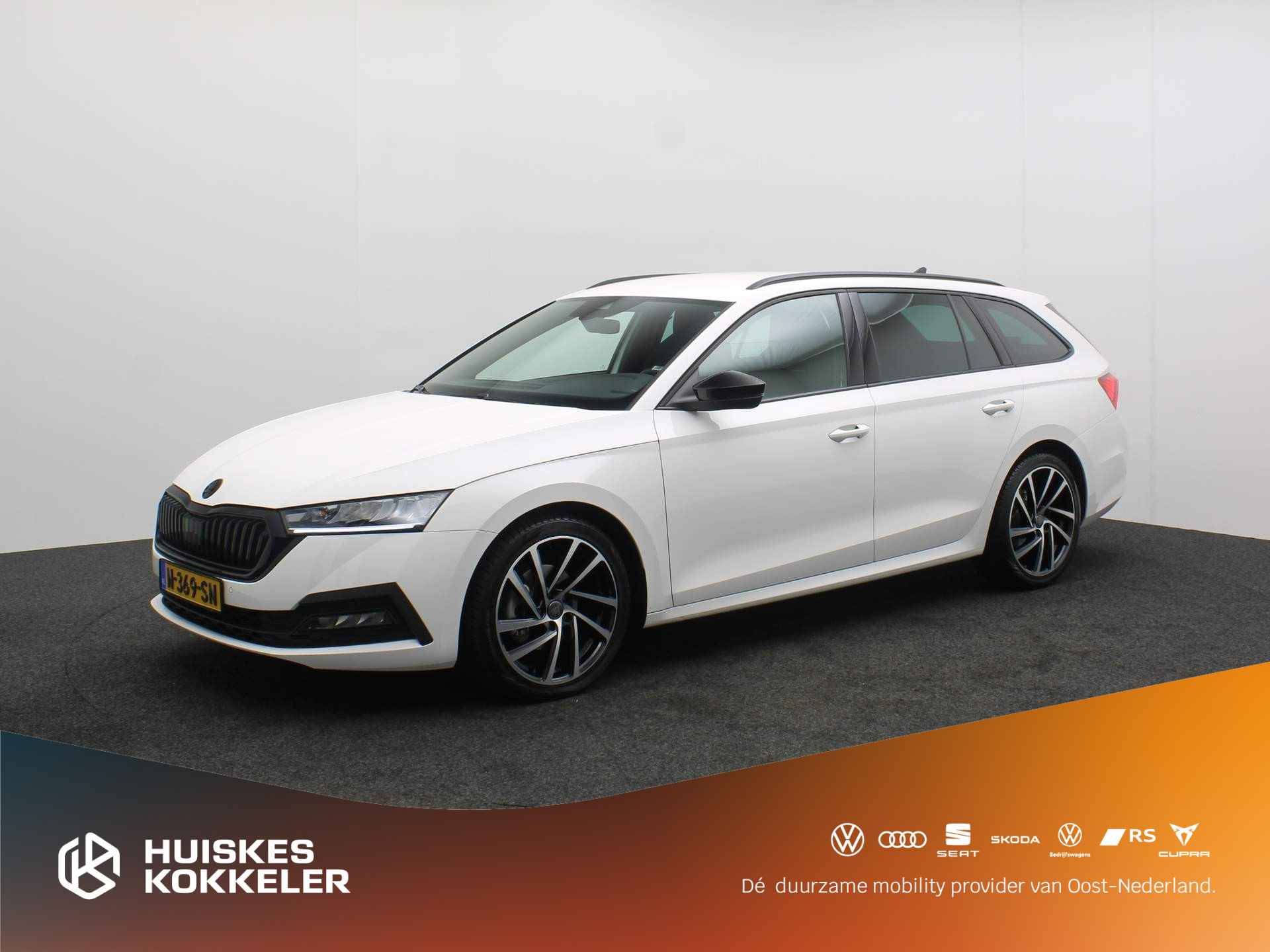 Škoda Octavia Combi Sport Business 1.0 eTSI 110pk DSG Automaat Trekhaak, Adaptive cruise control, Navigatie, Parkeersensoren, Stuurwiel verwarmd, LED verlichting, Stoelverwarming, Airco, App connect - 1/39