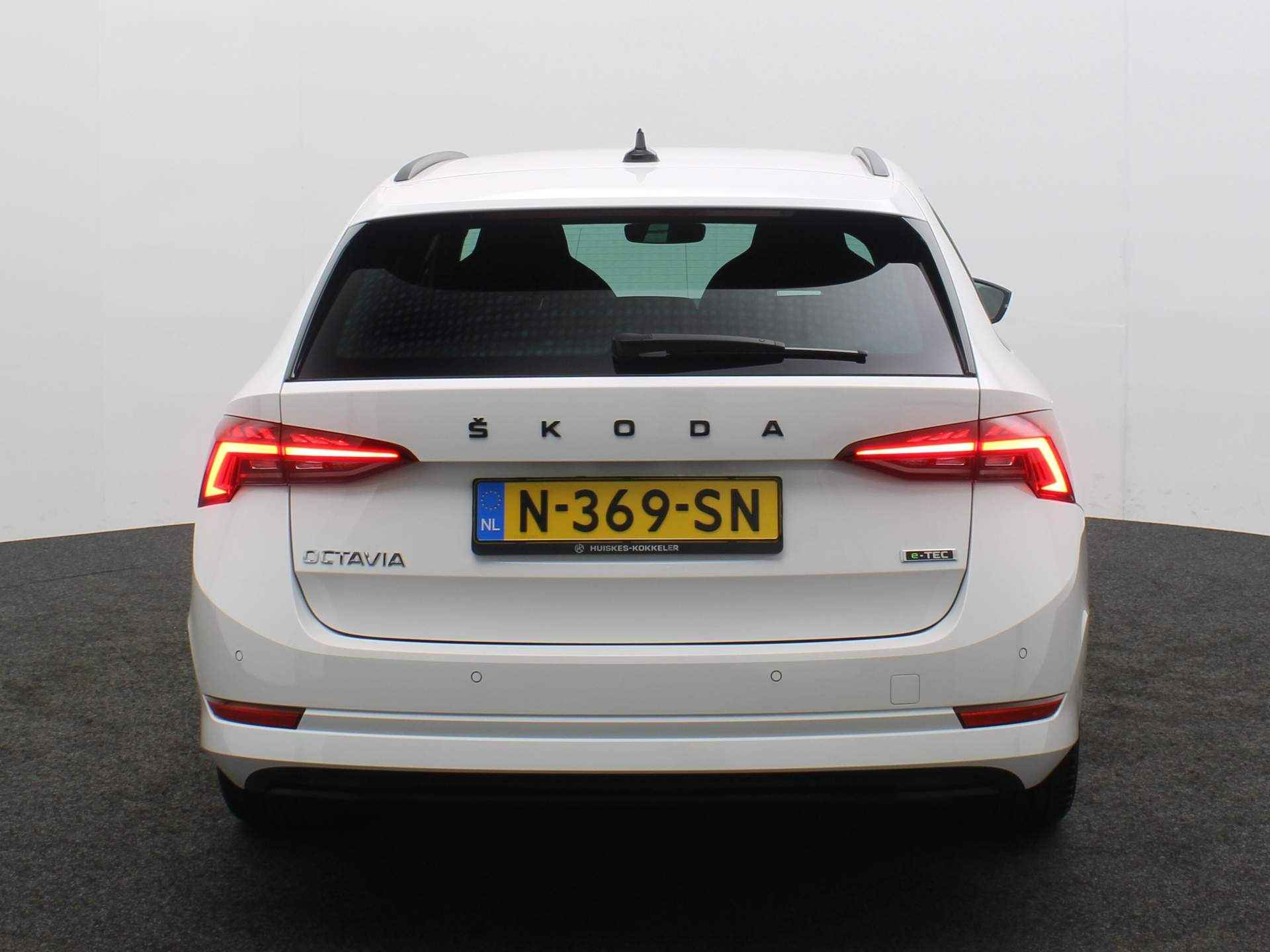 Škoda Octavia Combi Sport Business 1.0 eTSI 110pk DSG Automaat Trekhaak, Adaptive cruise control, Navigatie, Parkeersensoren, Stuurwiel verwarmd, LED verlichting, Stoelverwarming, Airco, App connect - 10/39