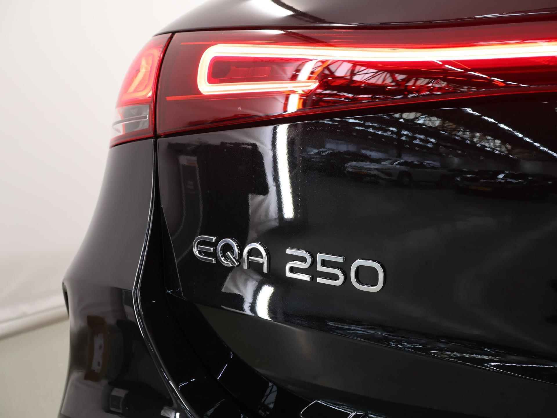 Mercedes-Benz EQA 250 Sport Edition 67 kWh | Panoramadak | sfeerverlichting | Keyless entry | elektrische acherklep | Dodehoekassistent - 33/43