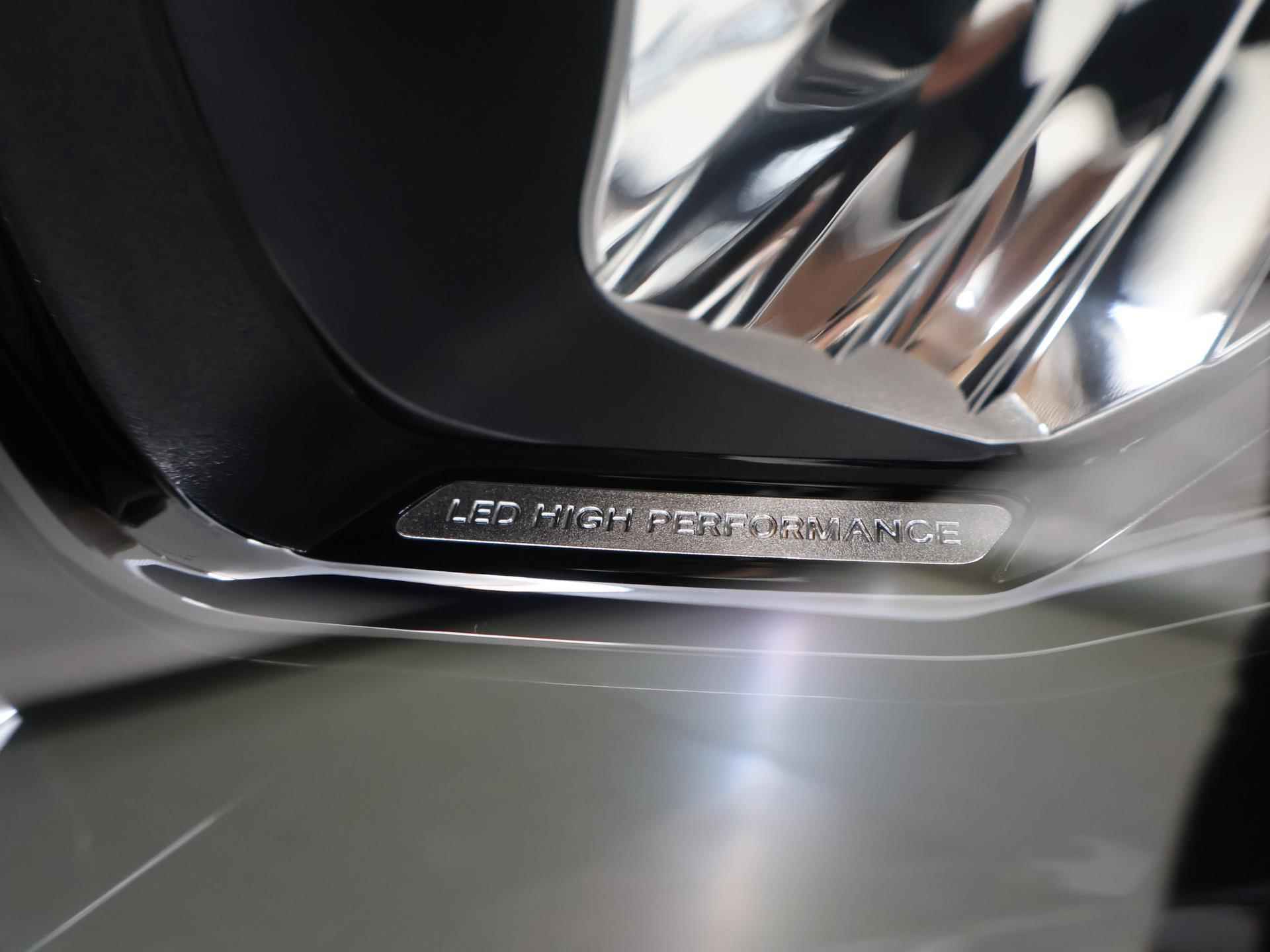 Mercedes-Benz EQA 250 Sport Edition 67 kWh | Panoramadak | sfeerverlichting | Keyless entry | elektrische acherklep | Dodehoekassistent - 40/43
