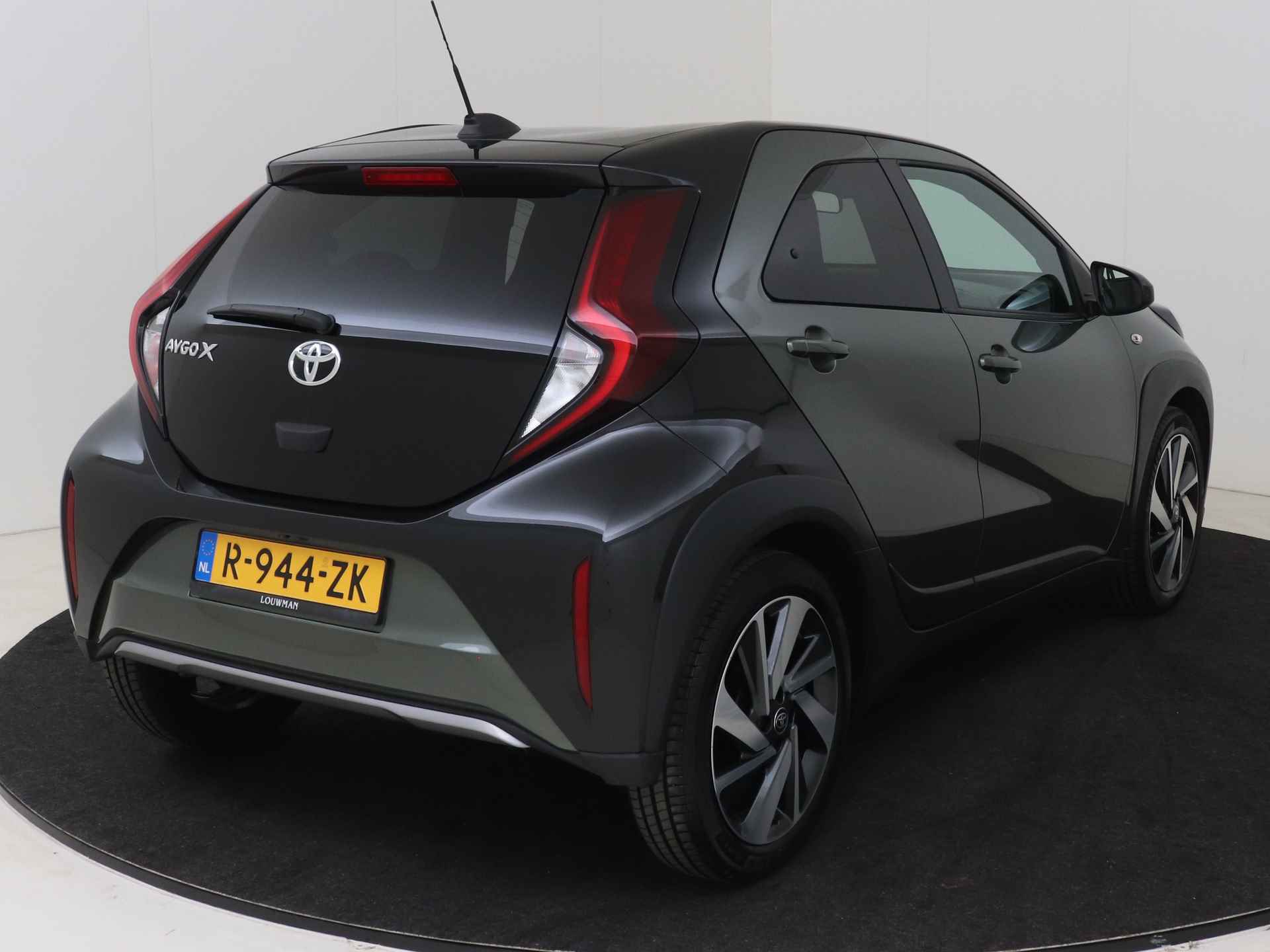 Toyota Aygo X 1.0 VVT-i S-CVT Envy I JBL I Navigatie I Climate Control I Cruise Control Adaptief I Camera I USB I 1e Eigenaar I LOUWMAN Onderhouden I Subwoofer I - 18/43