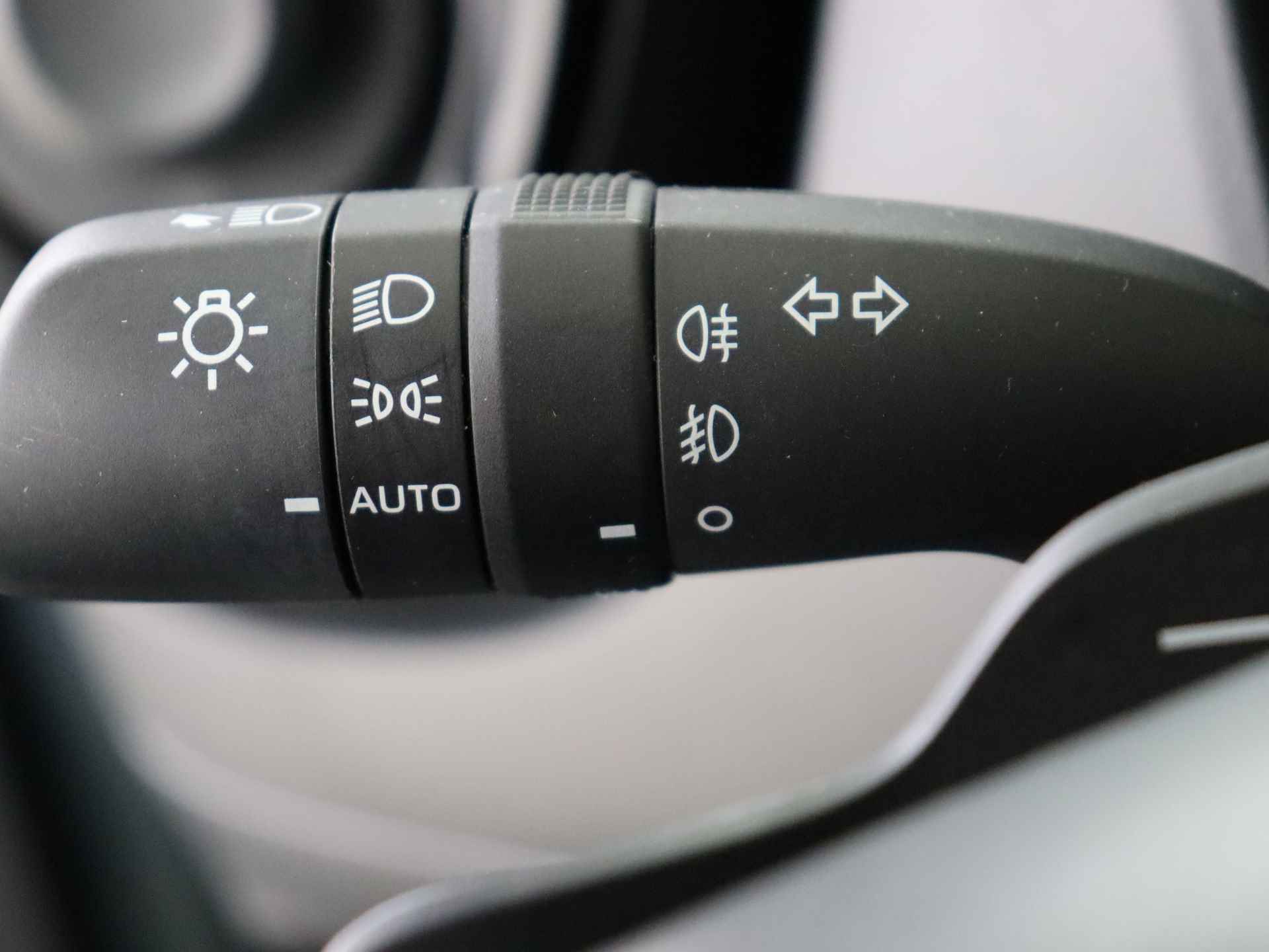 Toyota Aygo X 1.0 VVT-i S-CVT Envy I JBL I Navigatie I Climate Control I Cruise Control Adaptief I Camera I USB I 1e Eigenaar I LOUWMAN Onderhouden I Subwoofer I - 24/43