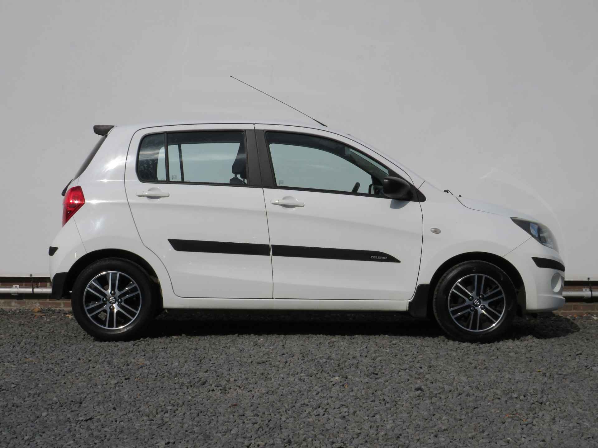 Suzuki Celerio 1.0 Comfort, 1eig. en Dealer onderhouden! Parkeersensor achter, LM-Velgen, Achterspoiler - 3/28