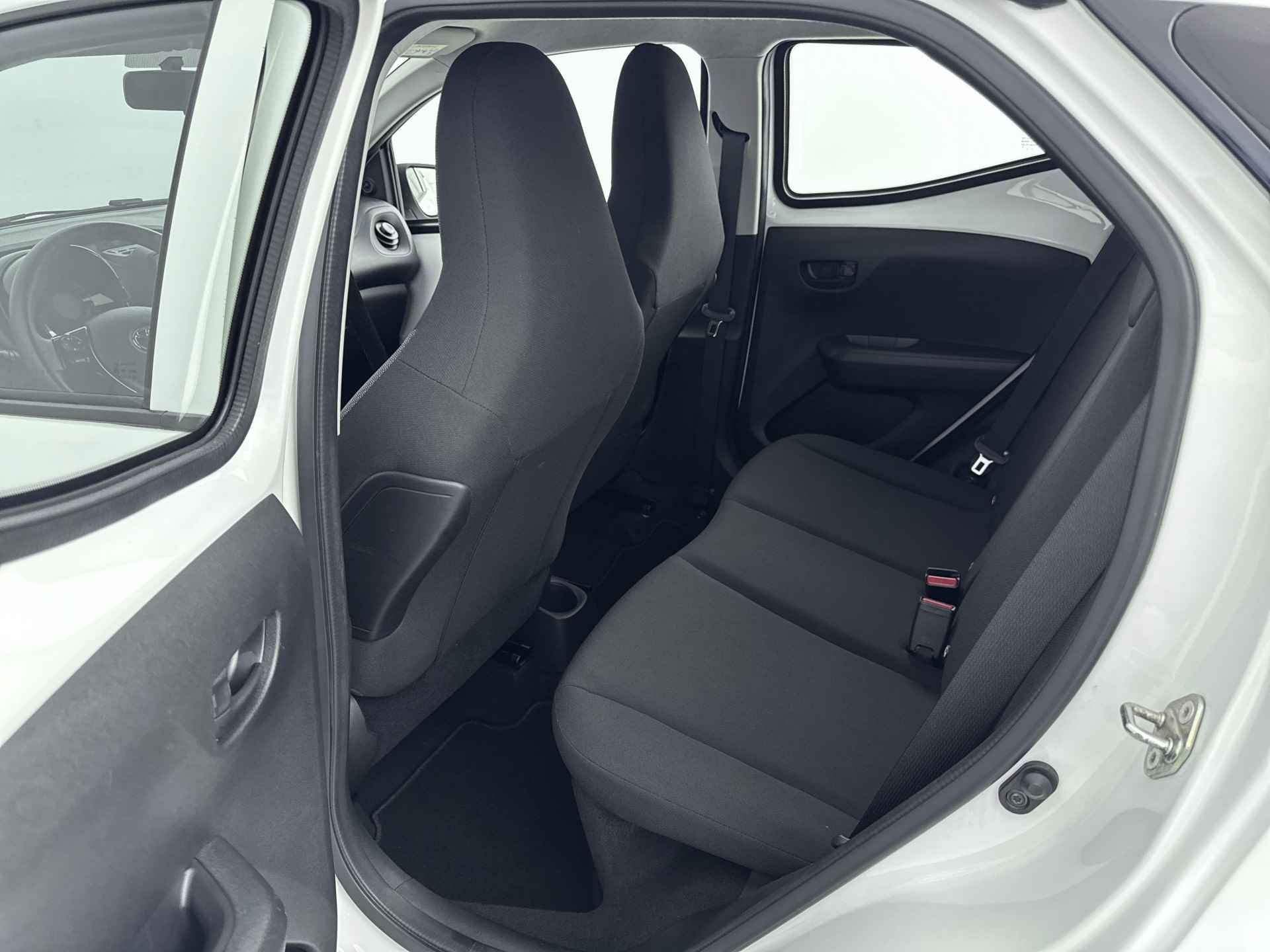 Toyota Aygo 1.0 VVT-i x-fun | Airco | Bluetooth | Radio | - 19/40