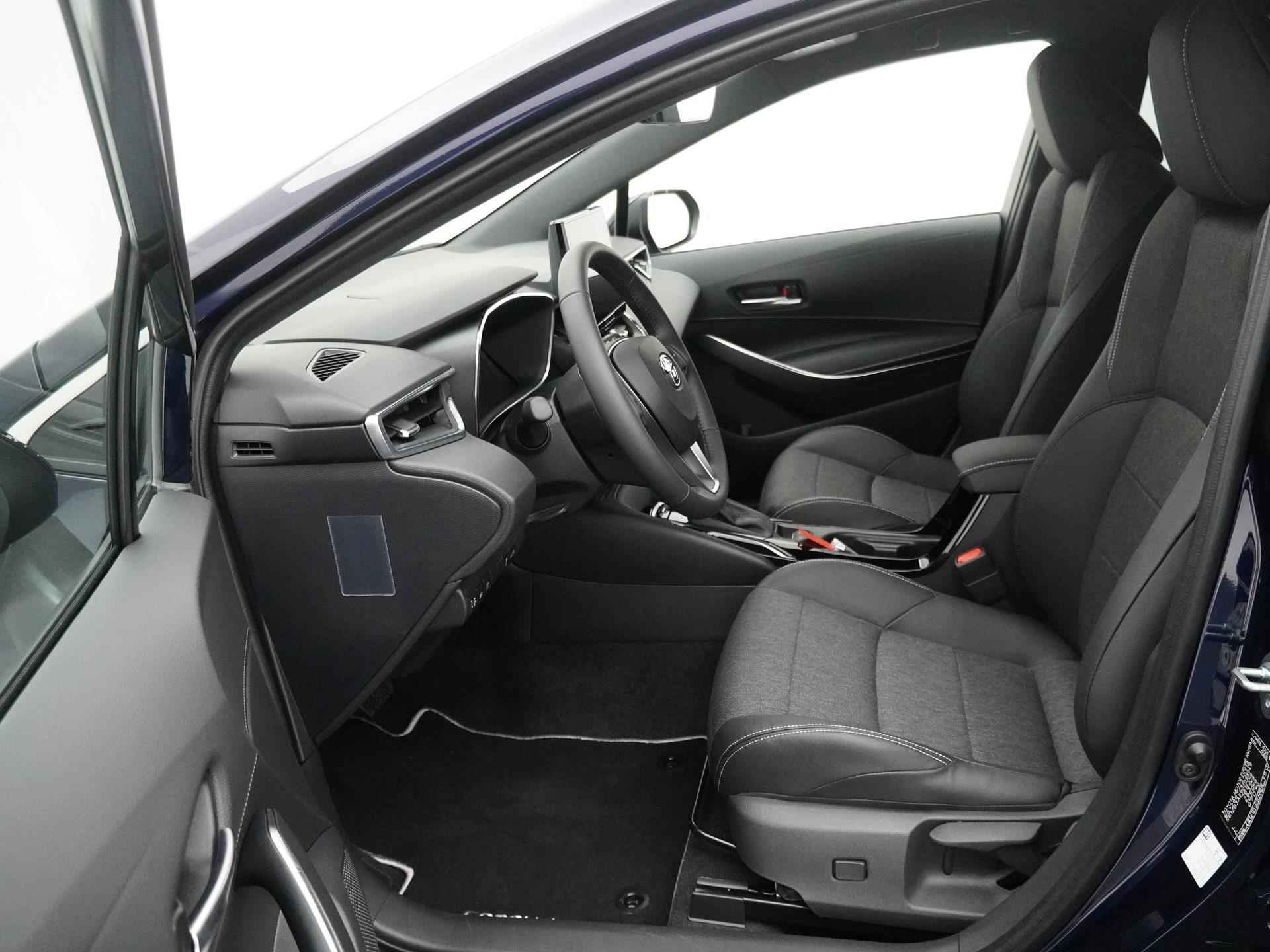 Toyota Corolla 1.8 Hybrid First Edition | Uit voorraad leverbaar! | 10 Jaar Garantie | - 14/30