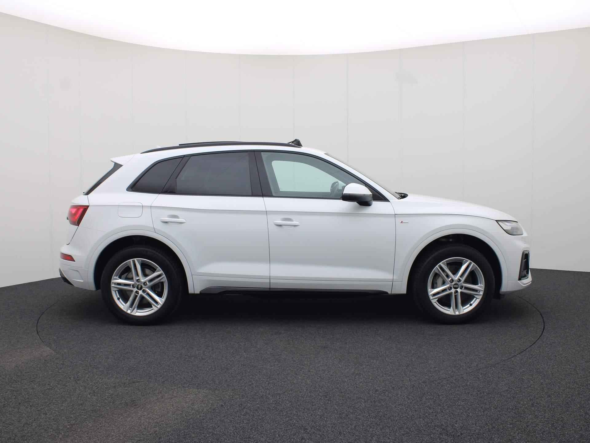 Audi Q5 55 TFSIe 270kW/367PK S Line · Panoramadak · Leder/Alcantara · Parkeersensoren + camera - 4/51