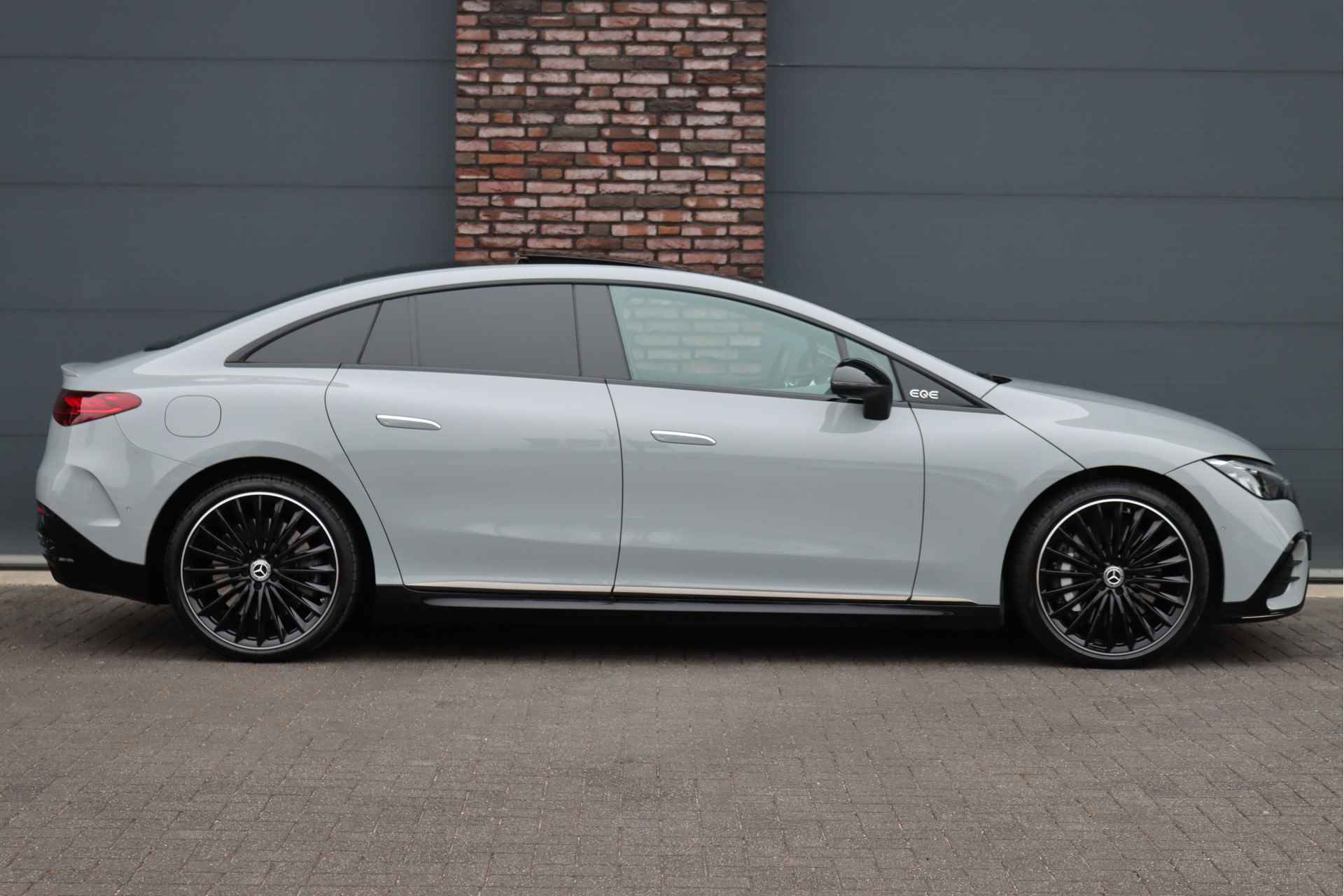 Mercedes-Benz EQE 350 AMG Line 89 kWh | Airmatic | Achterasbesturing | Distronic | Burmester | Panoramadak | Warmtepomp | Nightpakket | Stoelverwarming | - 12/37