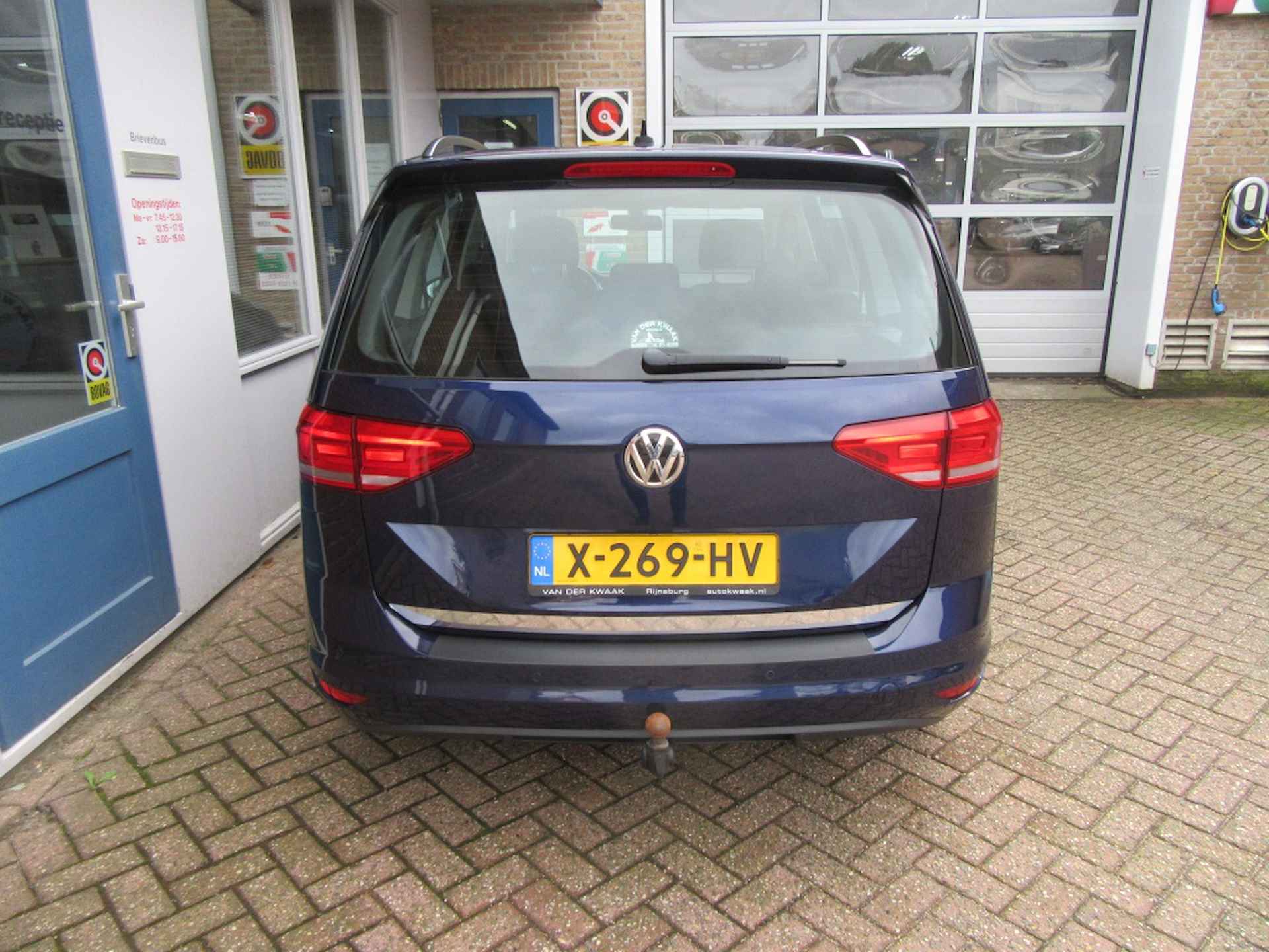 Volkswagen Touran 1.2 TSI Trendline Navigatie | Trekhaak | Clima - 27/31