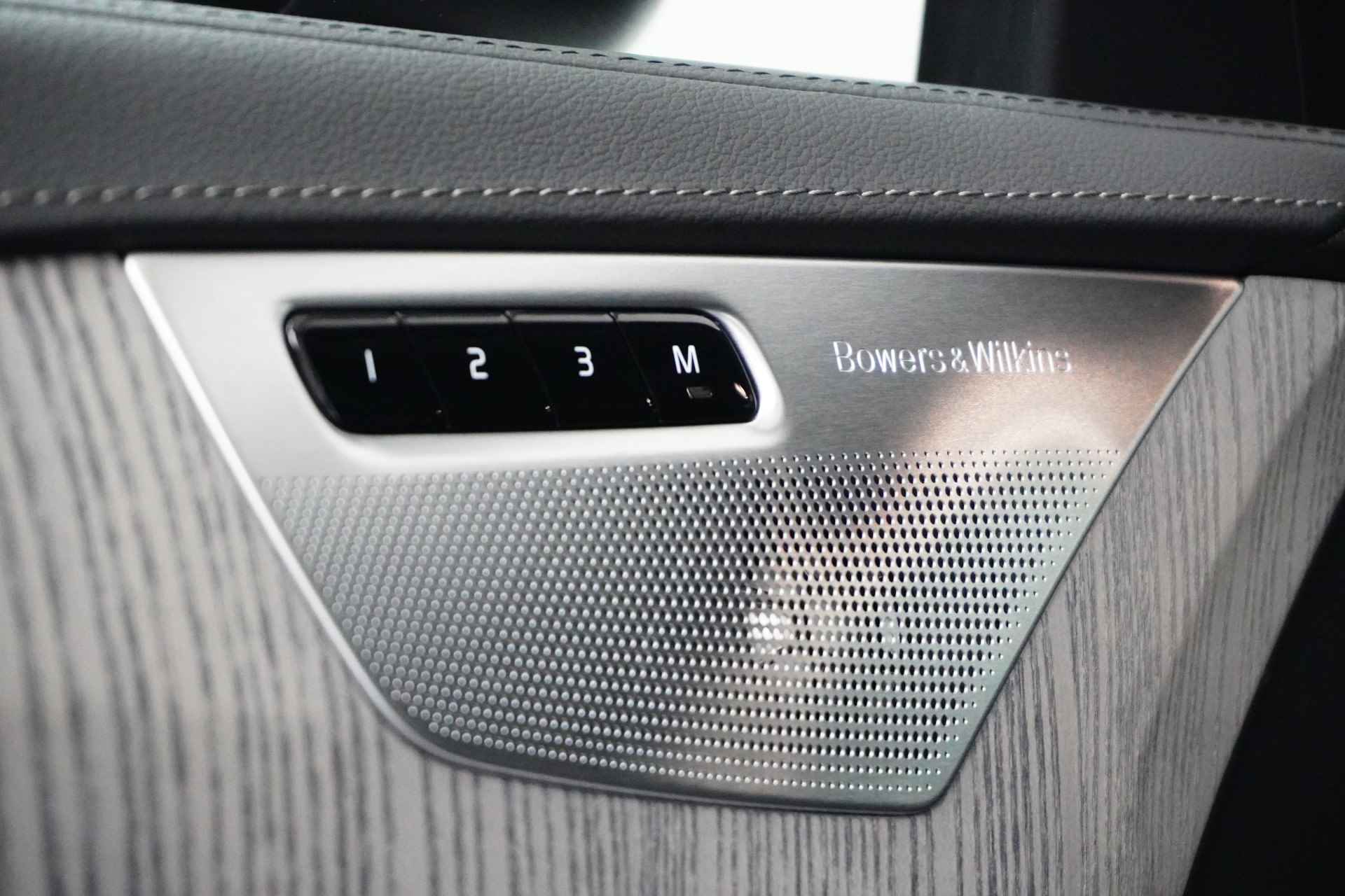 Volvo XC90 T8 Recharge AWD Ultimate Dark | Bowers & Wilkins | Luchtvering | Massage/ventilatie | Gelaagd glas | 22" wielen | - 20/38