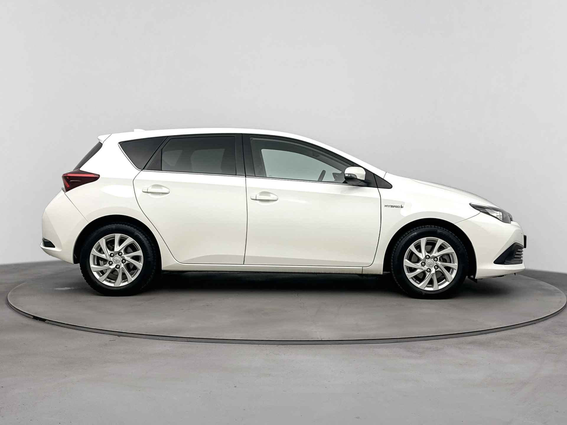 Toyota Auris 1.8 Hybrid Dynamic Go | Navigatie | Lichtmetalen Velgen | - 14/41