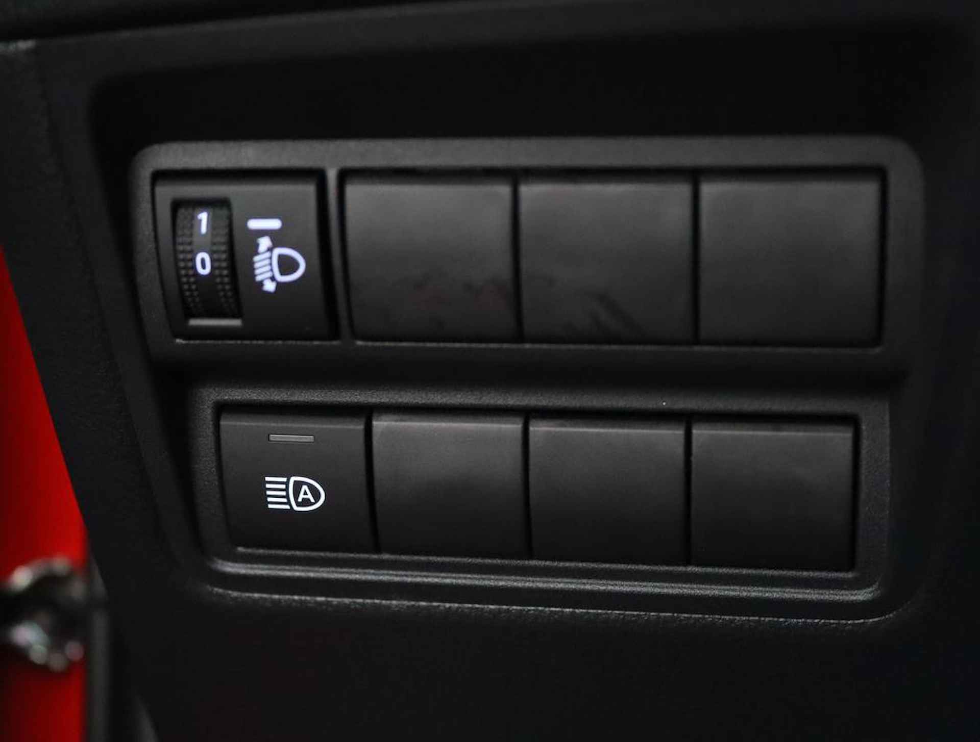 Toyota Yaris 1.5 Hybrid Executive Limited | Panoramadak | Head up display | Keyless start en entry | Parkeersensoren voor en achter | - 29/55