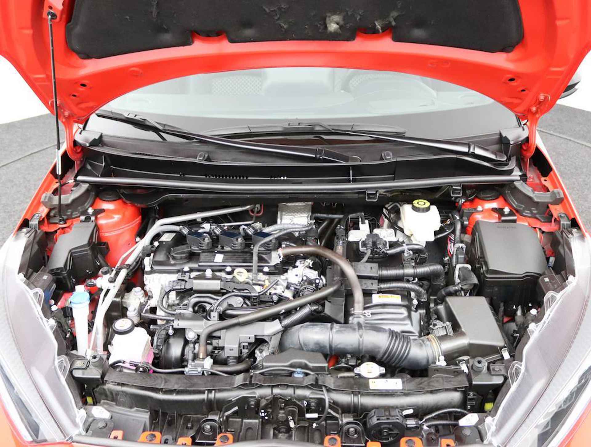 Toyota Yaris 1.5 Hybrid Executive Limited | Panoramadak | Head up display | Keyless start en entry | Parkeersensoren voor en achter | - 34/55