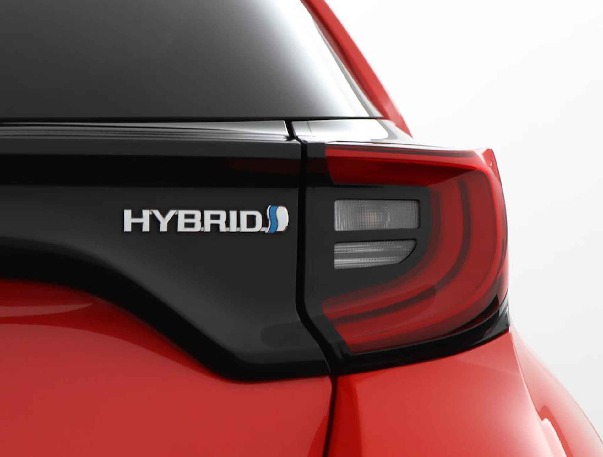 Toyota Yaris 1.5 Hybrid Executive Limited | Panoramadak | Head up display | Keyless start en entry | Parkeersensoren voor en achter | - 40/55