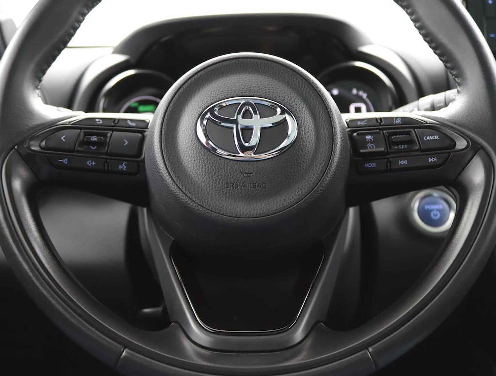 Toyota Yaris 1.5 Hybrid Executive Limited | Panoramadak | Head up display | Keyless start en entry | Parkeersensoren voor en achter | - 46/55