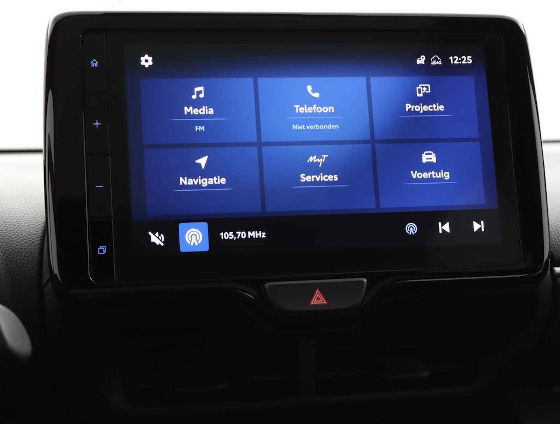 Toyota Yaris 1.5 Hybrid Executive Limited | Panoramadak | Head up display | Keyless start en entry | Parkeersensoren voor en achter | - 47/55