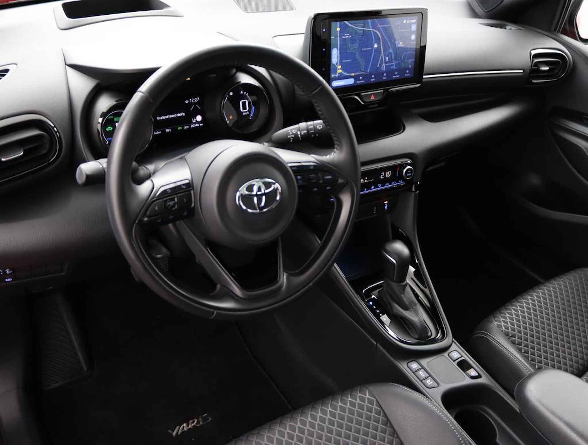 Toyota Yaris 1.5 Hybrid Executive Limited | Panoramadak | Head up display | Keyless start en entry | Parkeersensoren voor en achter | - 49/55