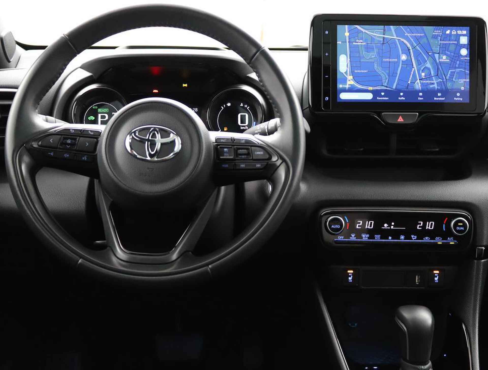 Toyota Yaris 1.5 Hybrid Executive Limited | Panoramadak | Head up display | Keyless start en entry | Parkeersensoren voor en achter | - 52/55