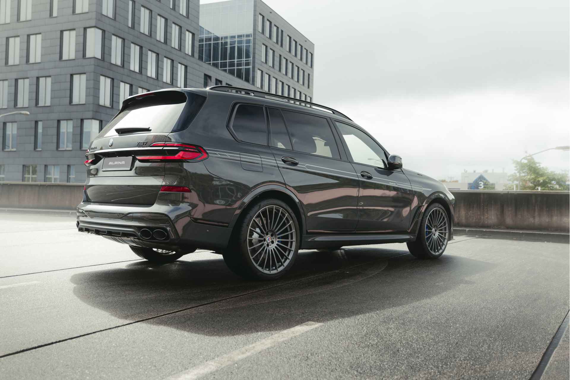 BMW X7 ALPINA XB7 / Bowers & Wilkins / 23 inch / Driving Assistant Professional / Panoramadak Sky Lounge /  Trekhaak / Soft-Close - 10/26