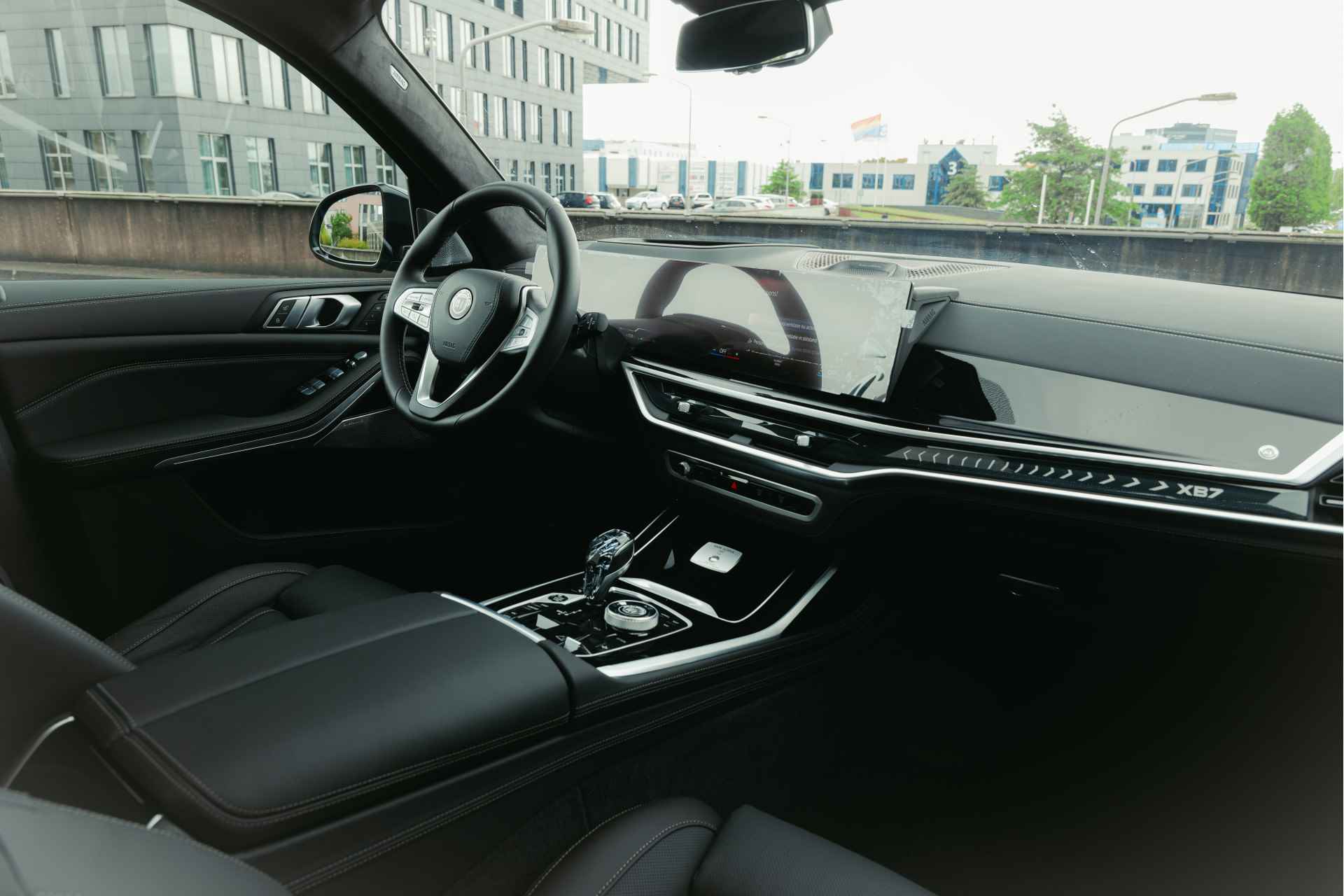 BMW X7 ALPINA XB7 / Bowers & Wilkins / 23 inch / Driving Assistant Professional / Panoramadak Sky Lounge /  Trekhaak / Soft-Close - 17/26