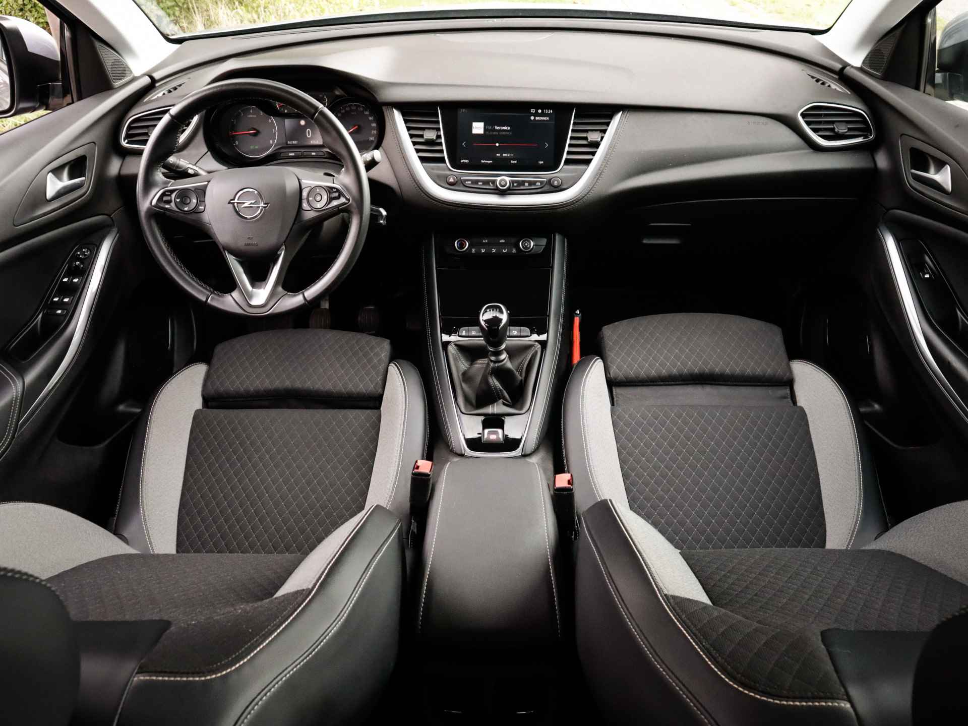 Opel Grandland X 1.2 Turbo Edition 1e-Eig, Opel-Dealer-Onderh, 12-Mnd-BOVAG, NL-Auto, Navigatie/Apple-Carplay/Android-Auto, Cruisecontrol, Parkeersensoren-V+A, Licht-Zicht-Pakket, DAB, Sportstoelen, Lm-Velgen-17Inch, Privacy-Glas - 3/47