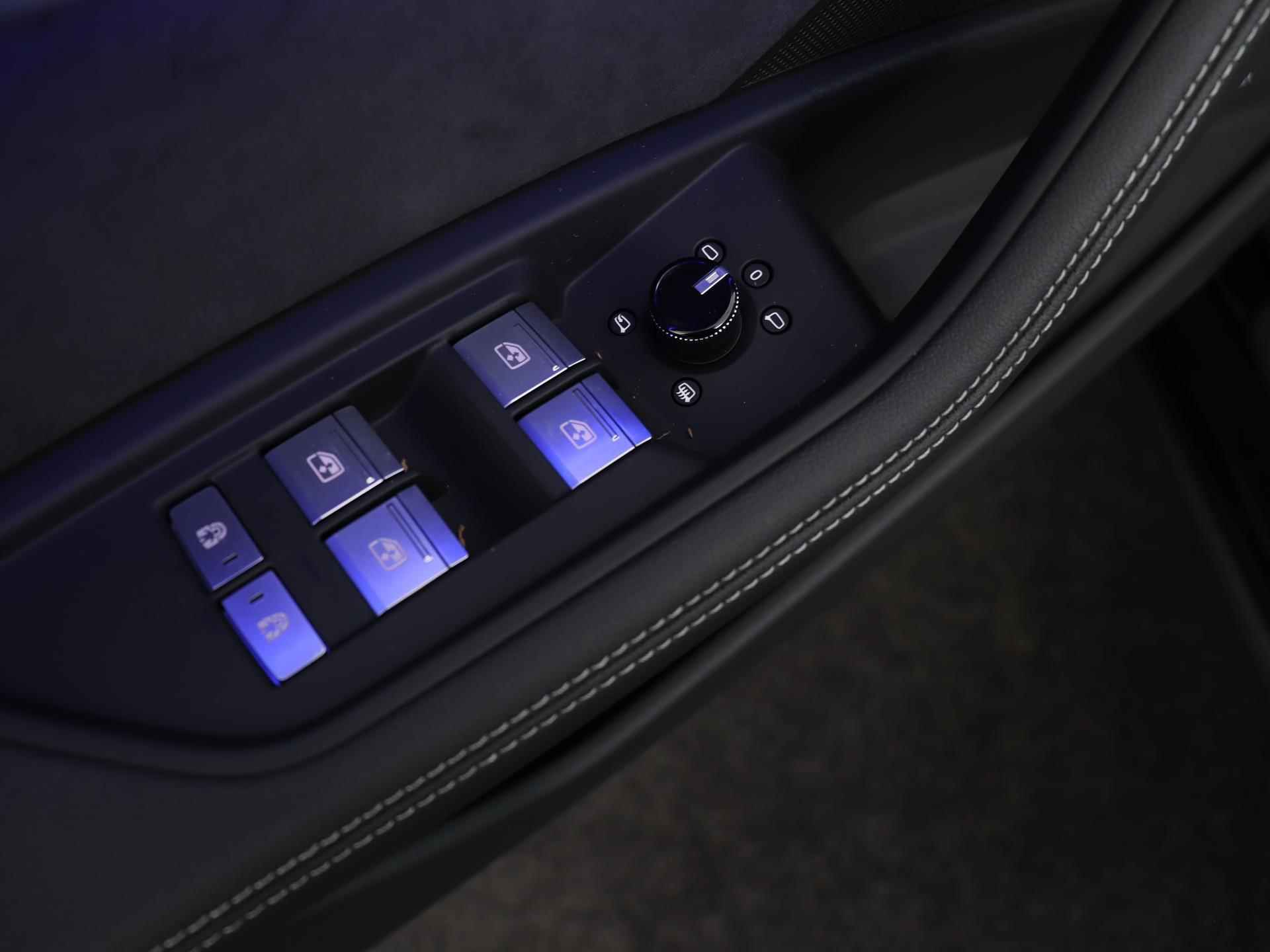 Audi Q8 Sportback e-tron 55 quattro S Edition 115 kWh | Panoramadak | Camera | LED | Adaptive Cruise | Stoelverwarming | Navigatie | - 28/46