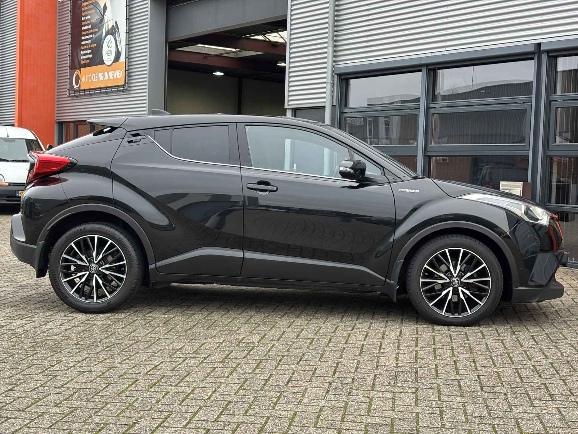 Toyota C-HR 1.8 Hybrid Executive / Airco / Navi / Achterruitrijcamera / Stoelverwarming / - 18/36