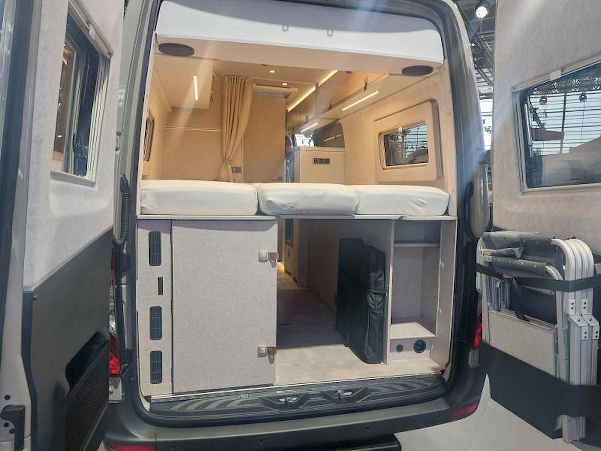 Hymer Grand Canyon S 700 4x4-2 APARTE BEDDEN-697CM - 24/25