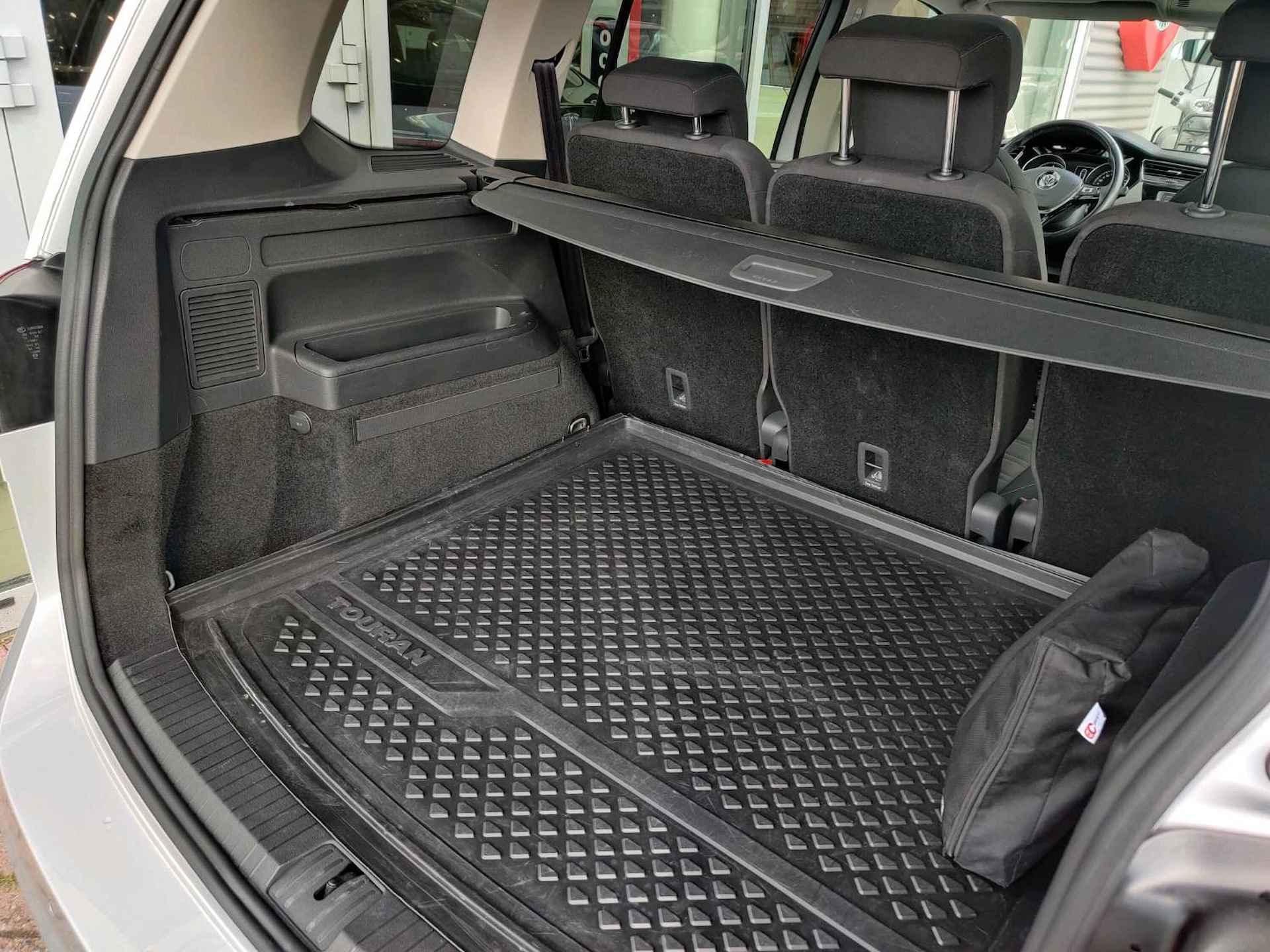 Volkswagen Touran 1.4 TSI Comfortline Business Massagestoelen | Schuifdak | Navigatie | Climate - 8/26