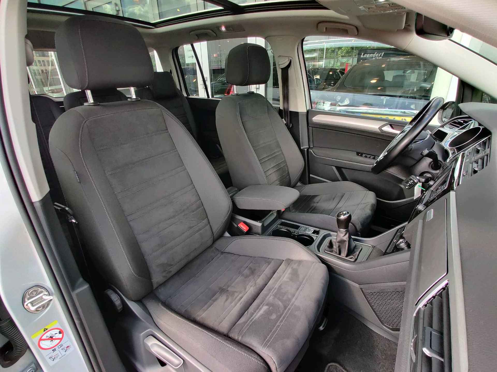 Volkswagen Touran 1.4 TSI Comfortline Business Massagestoelen | Schuifdak | Navigatie | Climate - 11/26