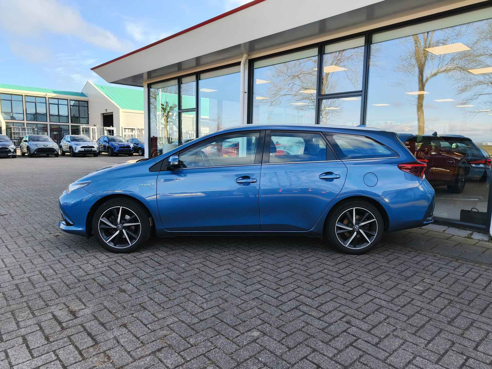 Toyota Auris Touring Sports 1.8 Hybrid Energy | Clima | Cruise | Navi | Trekhaak - 3/8