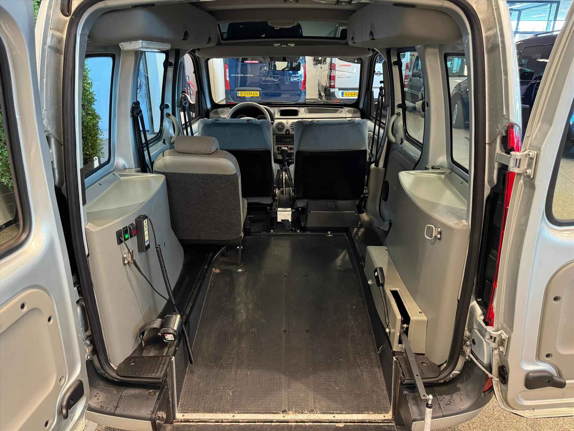 Renault Kangoo Rolstoelauto Automaat (airco) 3+1 - 7/38