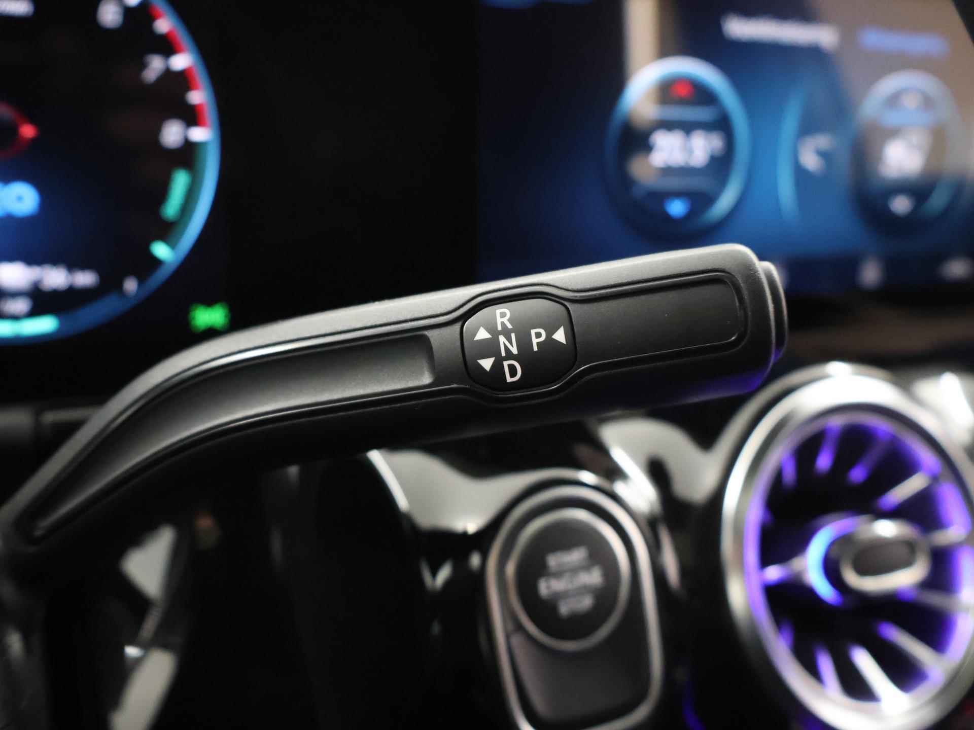 Mercedes-Benz GLA-klasse 250 e Business Solution AMG Limited | Panoramadak | Sfeerverlichting | 20'' Velgen | Nightpakket | Achteruitrijcamera | Apple Carplay | - 30/44