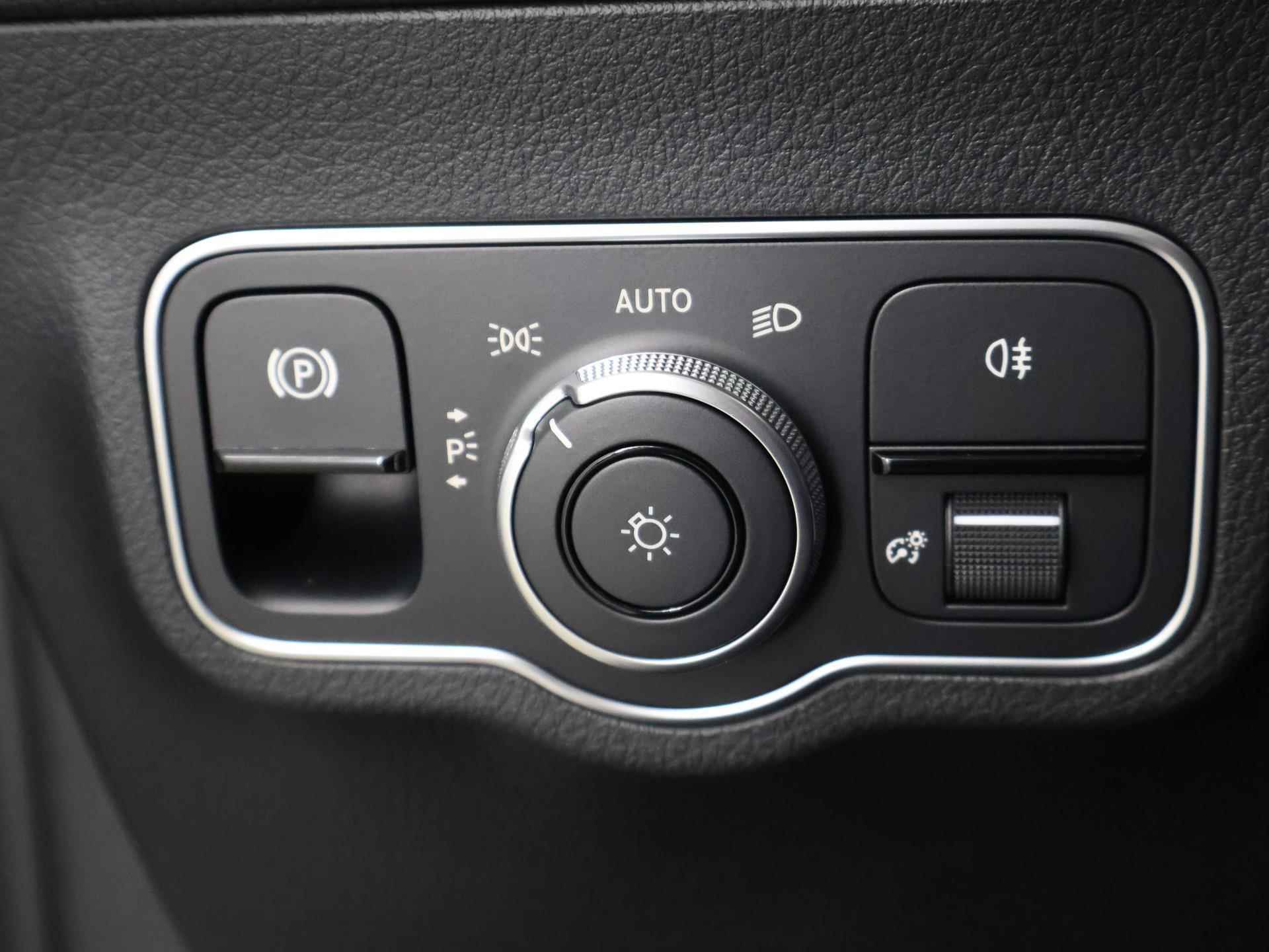 Mercedes-Benz GLA-klasse 250 e Business Solution AMG Limited | Panoramadak | Sfeerverlichting | 20'' Velgen | Nightpakket | Achteruitrijcamera | Apple Carplay | - 37/44