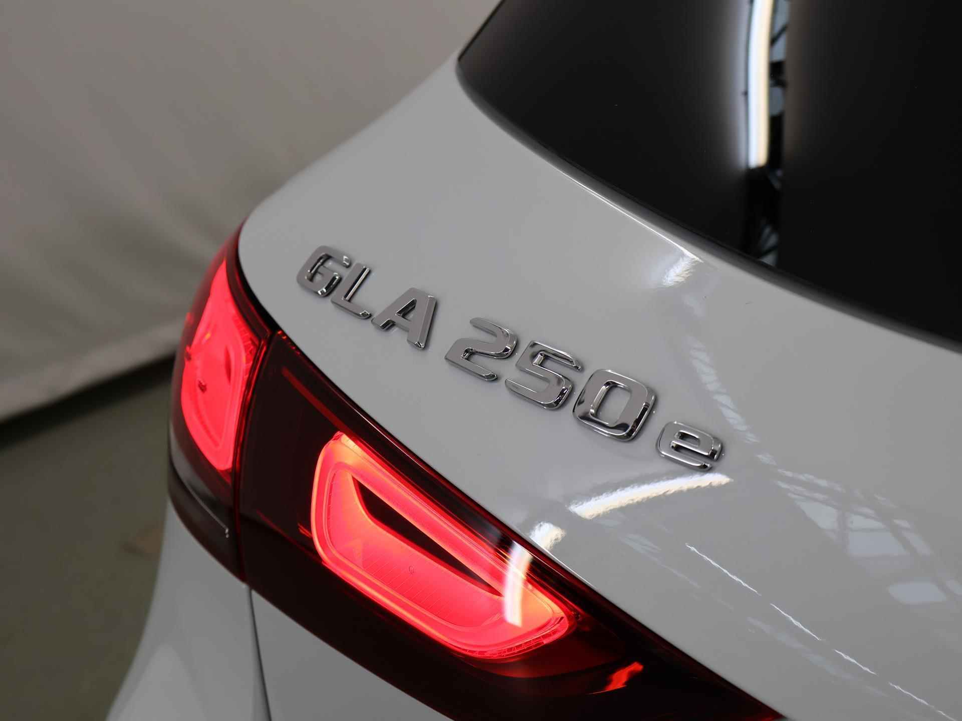 Mercedes-Benz GLA-klasse 250 e Business Solution AMG Limited | Panoramadak | Sfeerverlichting | 20'' Velgen | Nightpakket | Achteruitrijcamera | Apple Carplay | - 41/44