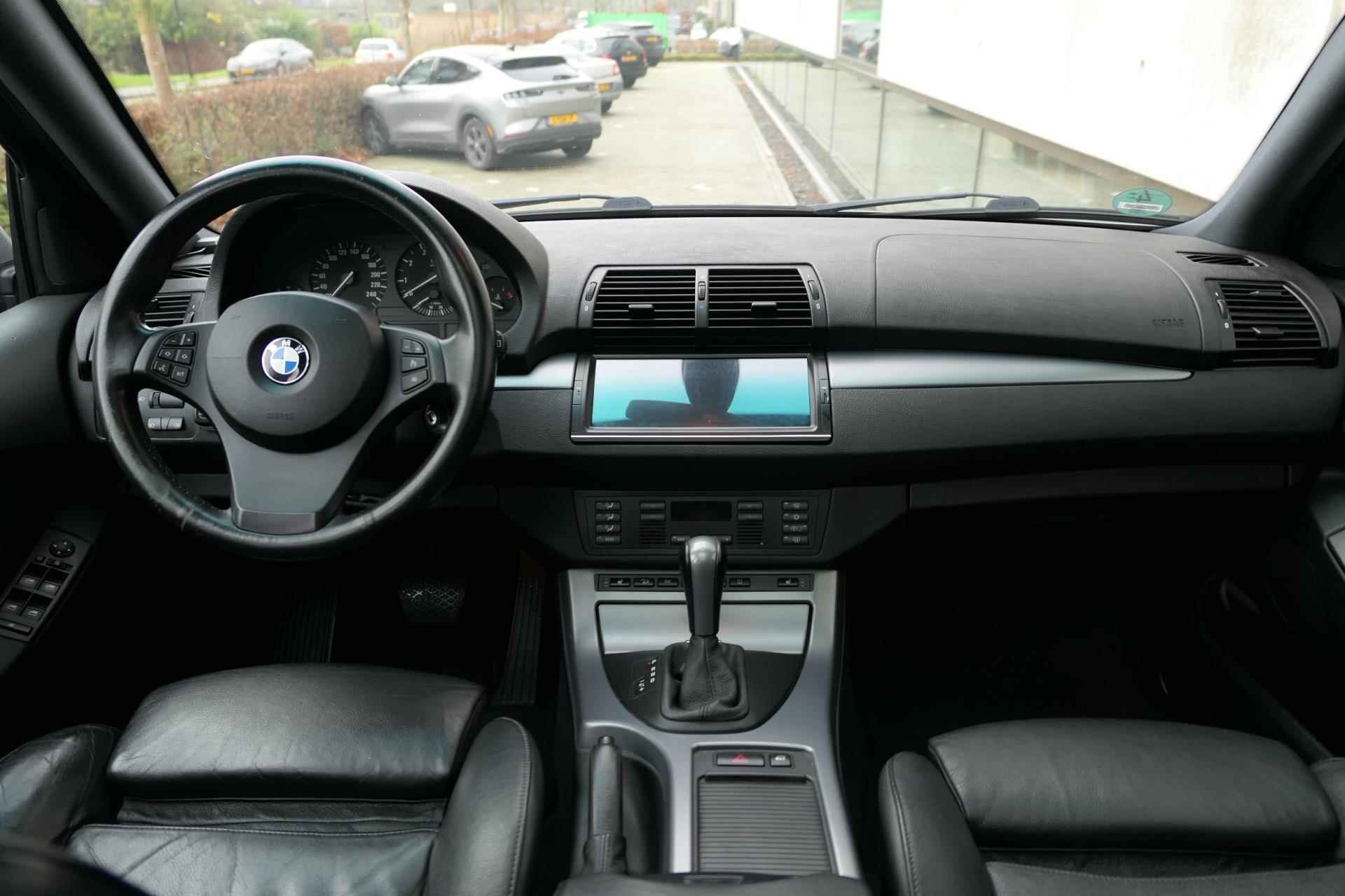 BMW X5 4.4i High Executive Facelift 320pk LPG G3 Panodak Navi Carplay Sportstoelen Youngtimer - 7/26