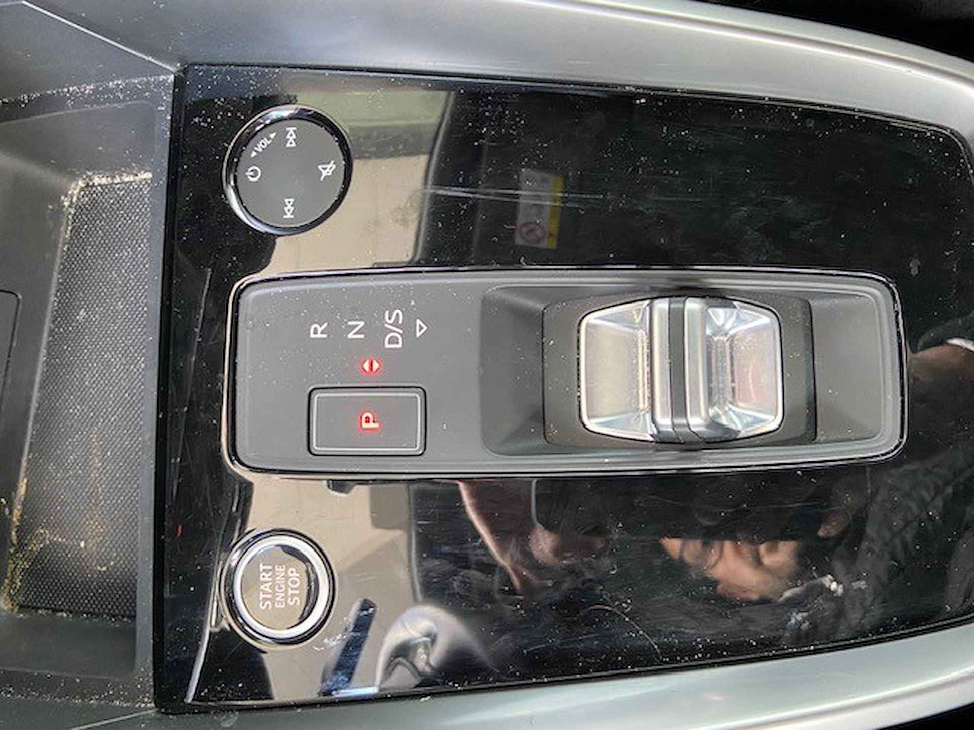 Audi A3 Sportback 30 TFSI Advanced edition AUT/ Metallic/ Led/ digitale cockpit/  Clima/ Navi/ Parkeersensor A. / 18  lmv - 19/22