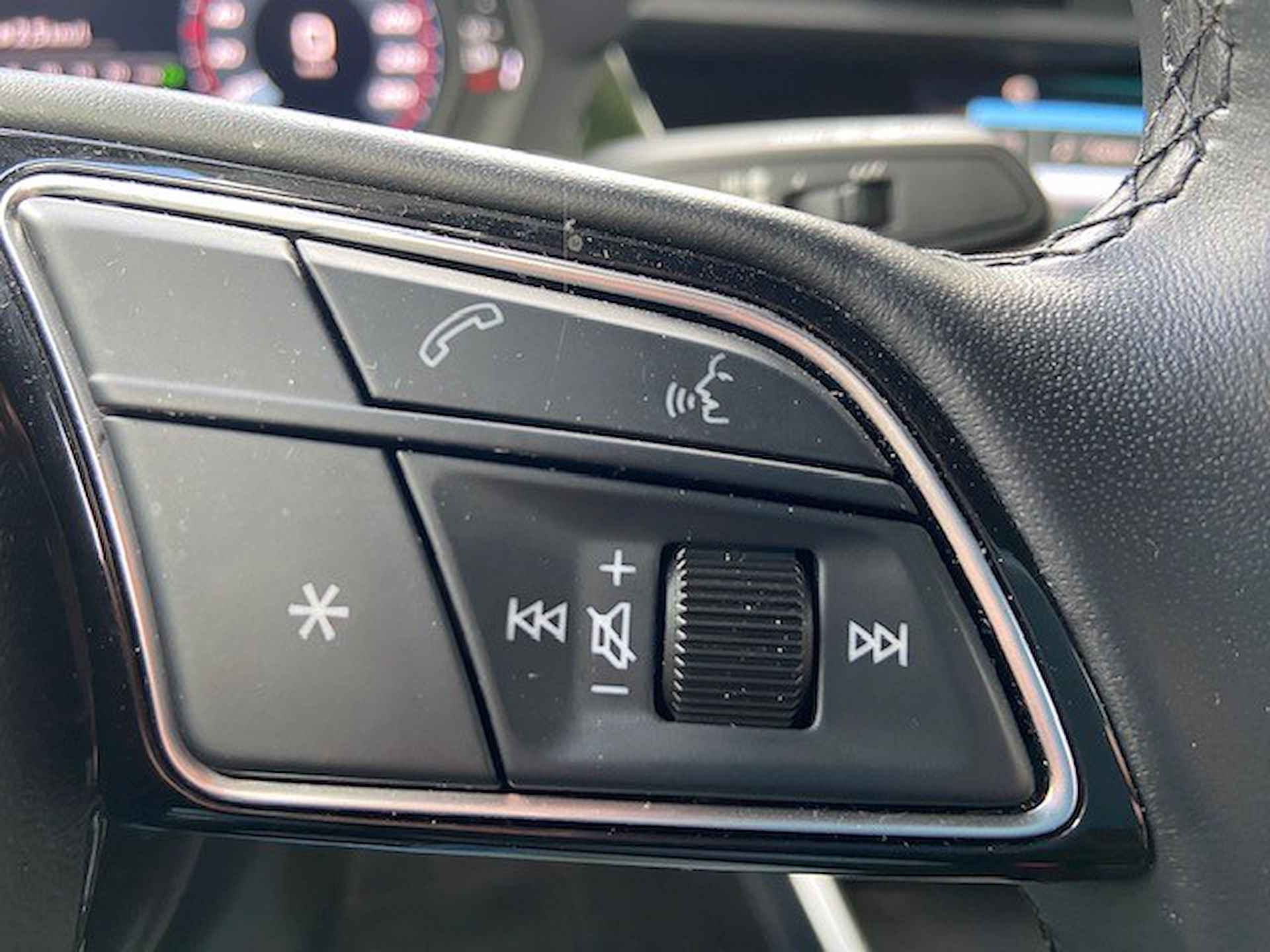 Audi A3 Sportback 30 TFSI Advanced edition AUT/ Metallic/ Led/ digitale cockpit/  Clima/ Navi/ Parkeersensor A. / 18  lmv - 20/22