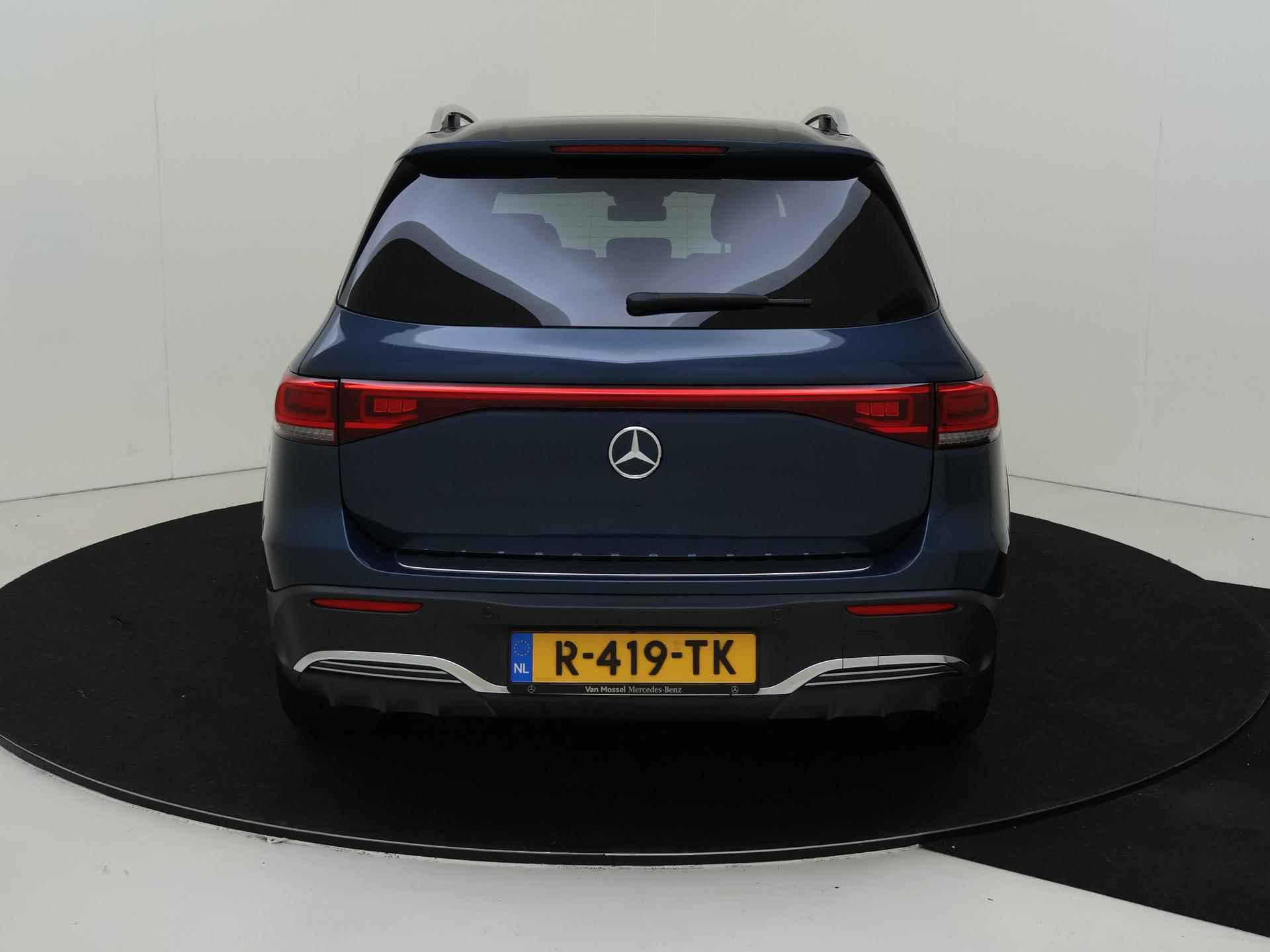 Mercedes-Benz EQB 300 4MATIC AMG Line 7p. 67 kWh Pano / Privacy Glass / Parkeer Camera / Stoelverwarming / Elektr. Kofferklep / - 5/36